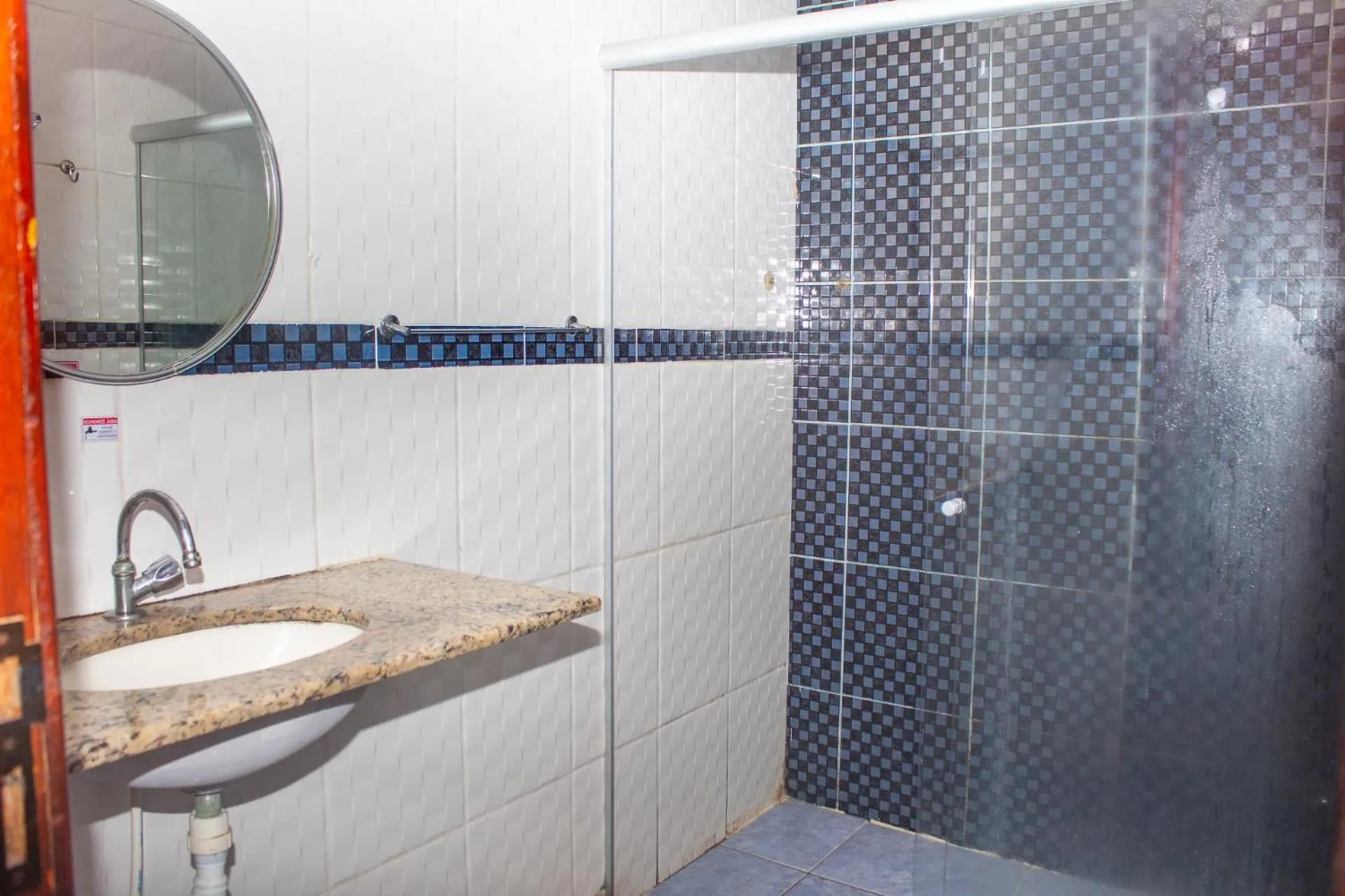 Bathroom in OYO Pousada Recanto Shangrilá, Cabo Frio