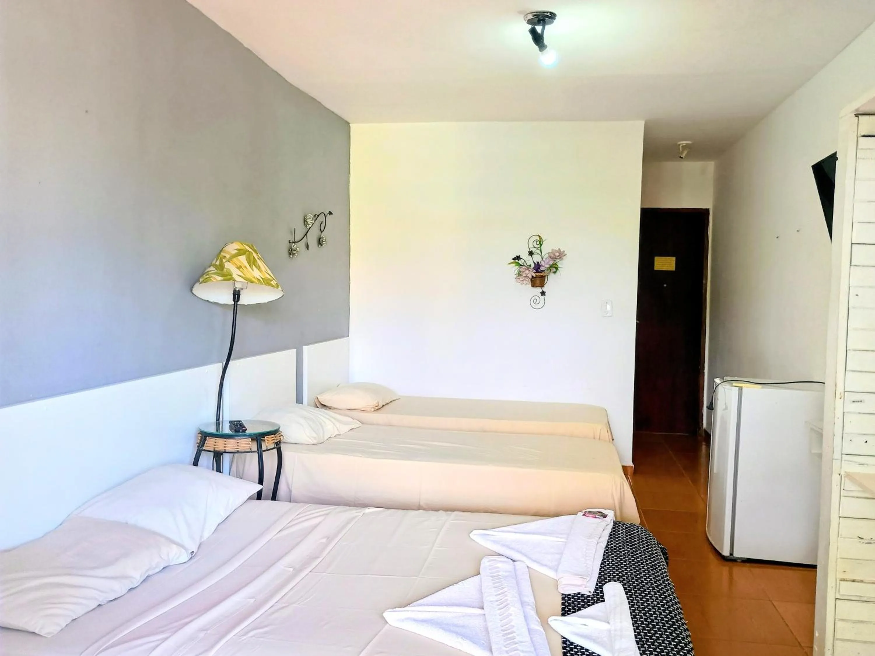 Photo of the whole room in OYO Pousada Recanto Shangrilá, Cabo Frio