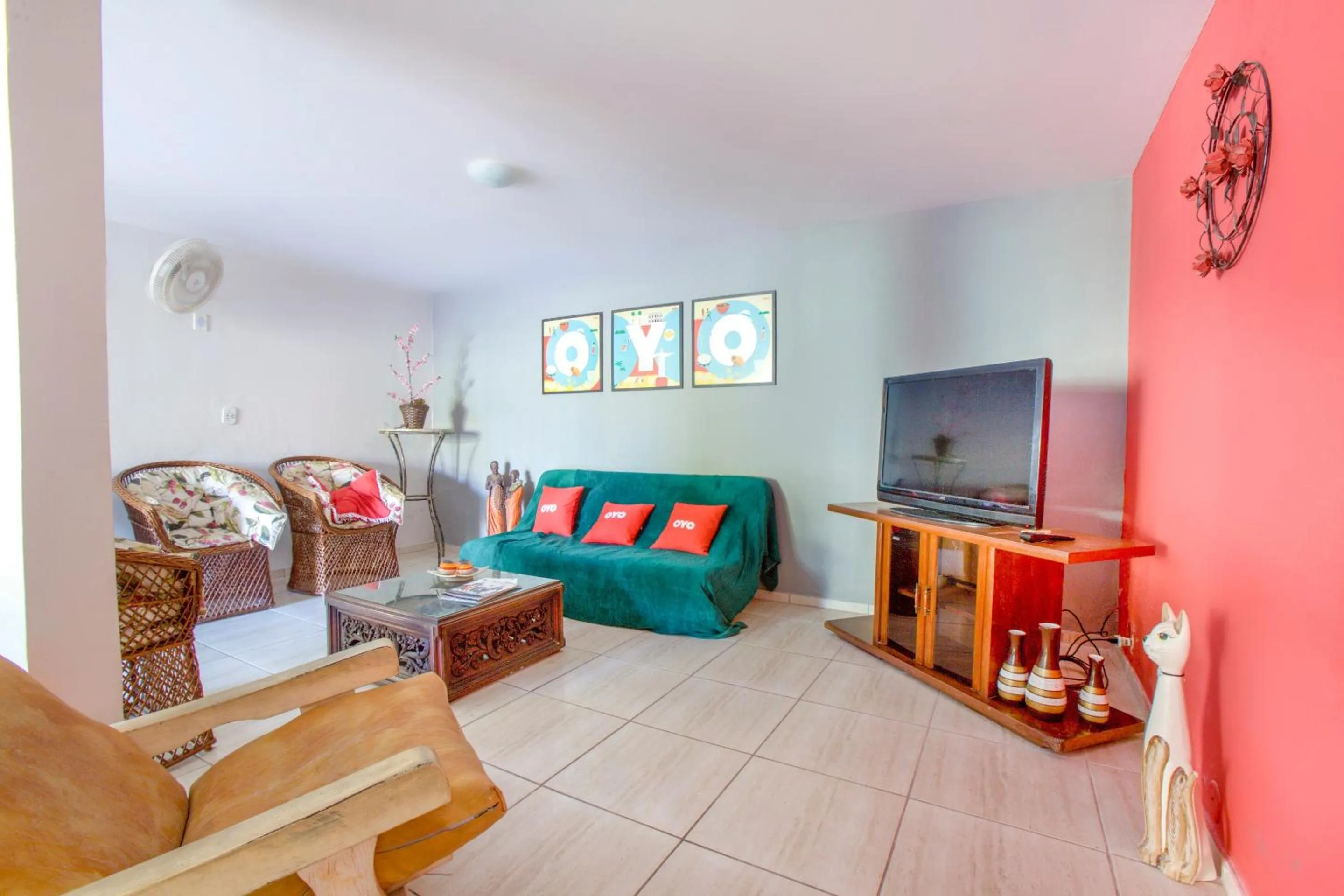 Communal lounge/ TV room in OYO Pousada Recanto Shangrilá, Cabo Frio