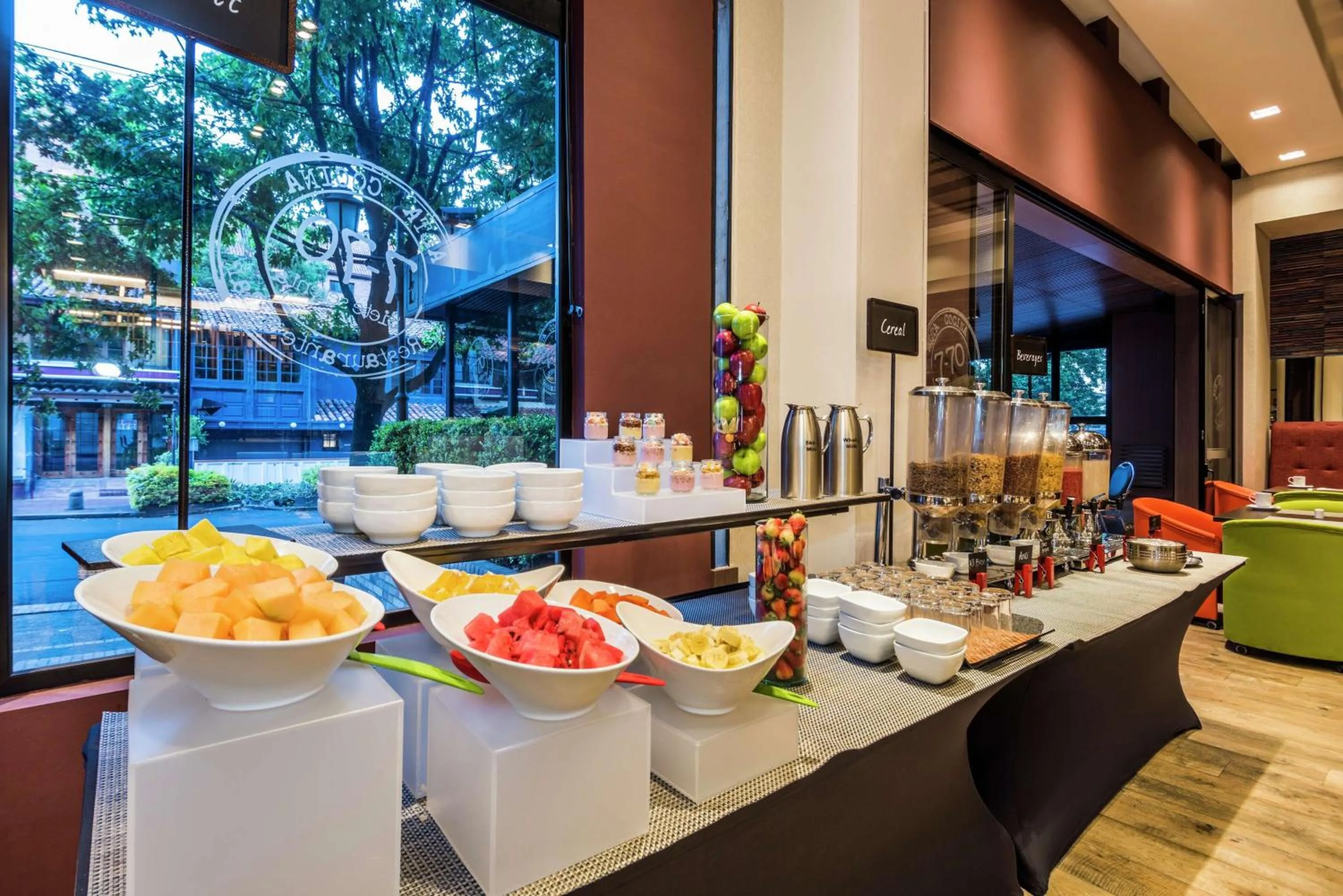 Restaurant/places to eat in Embassy Suites by Hilton Bogotá - Rosales