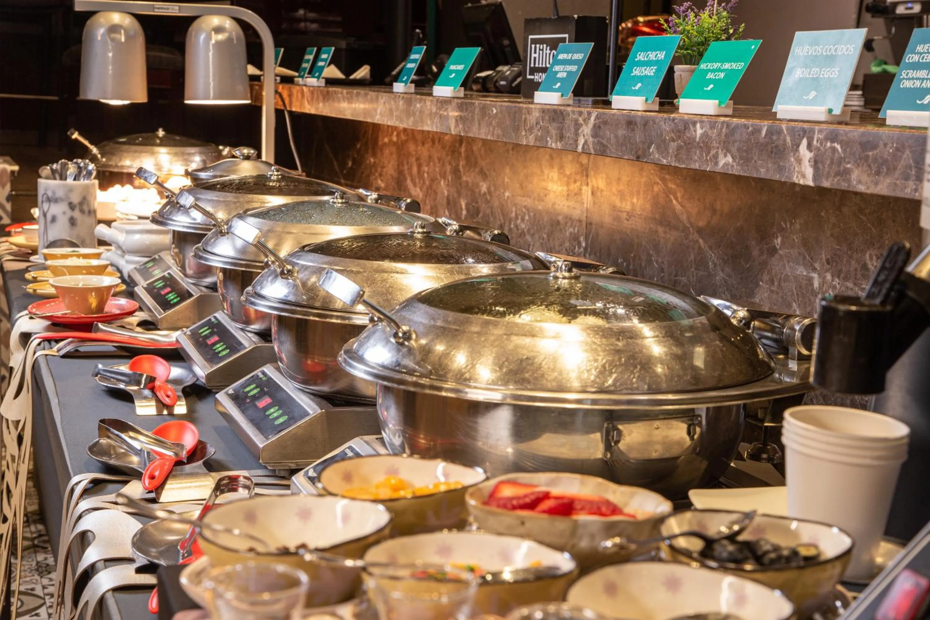 Buffet breakfast in Embassy Suites by Hilton Bogotá - Rosales