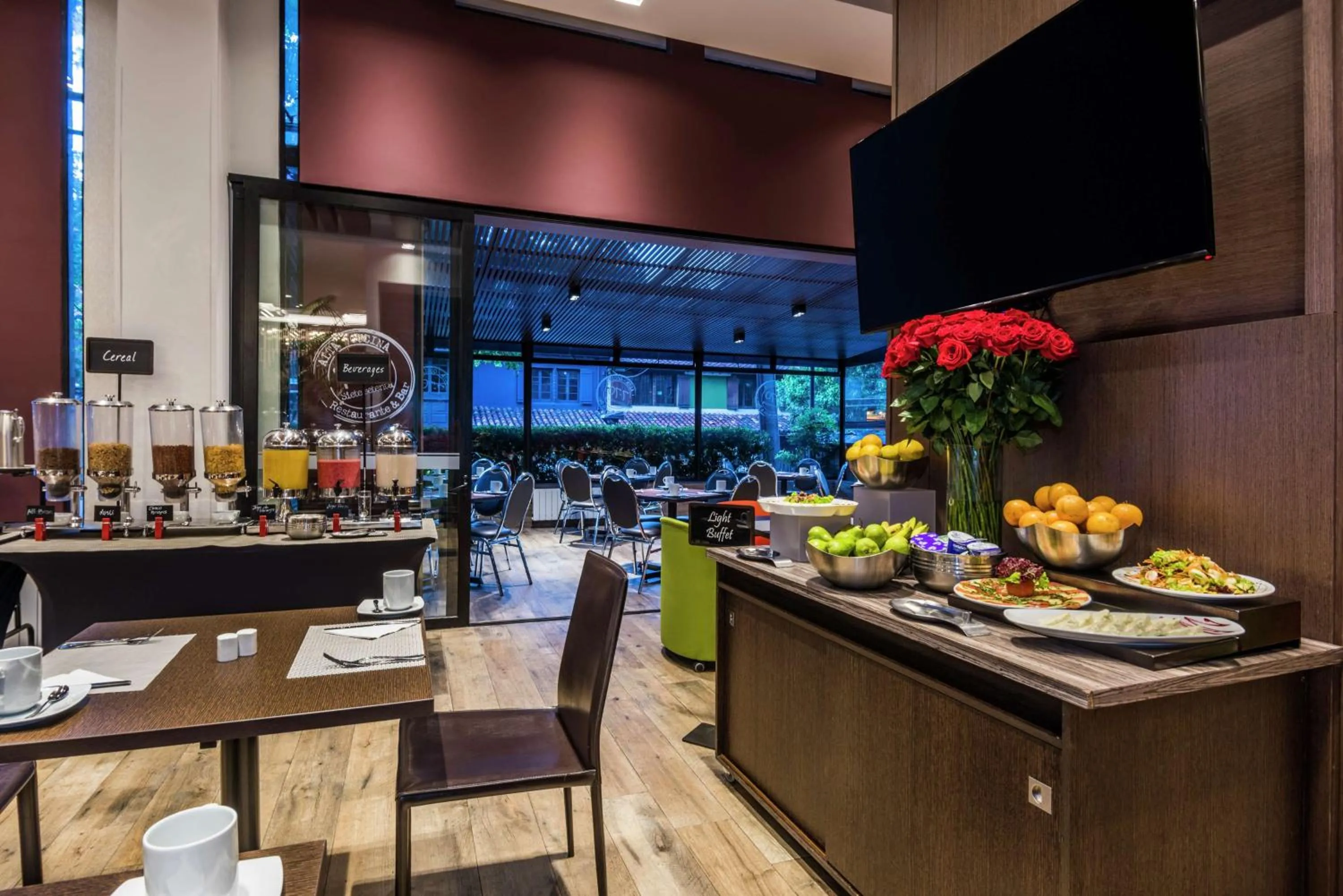 Restaurant/places to eat in Embassy Suites by Hilton Bogotá - Rosales