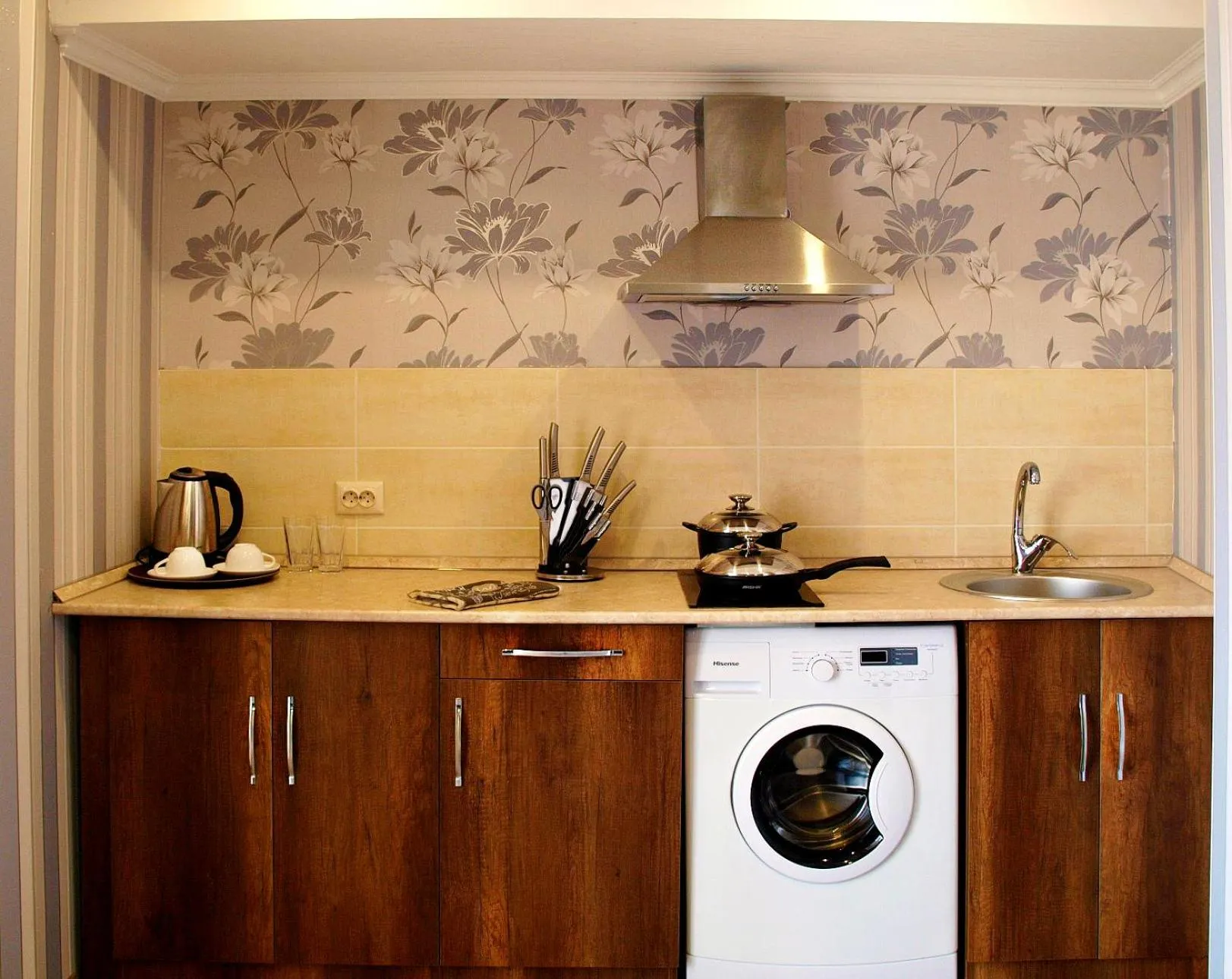 Coffee/tea facilities in Hotel King David The Builder