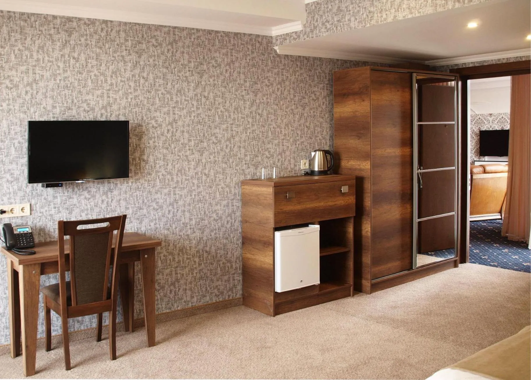 TV and multimedia in Hotel King David The Builder