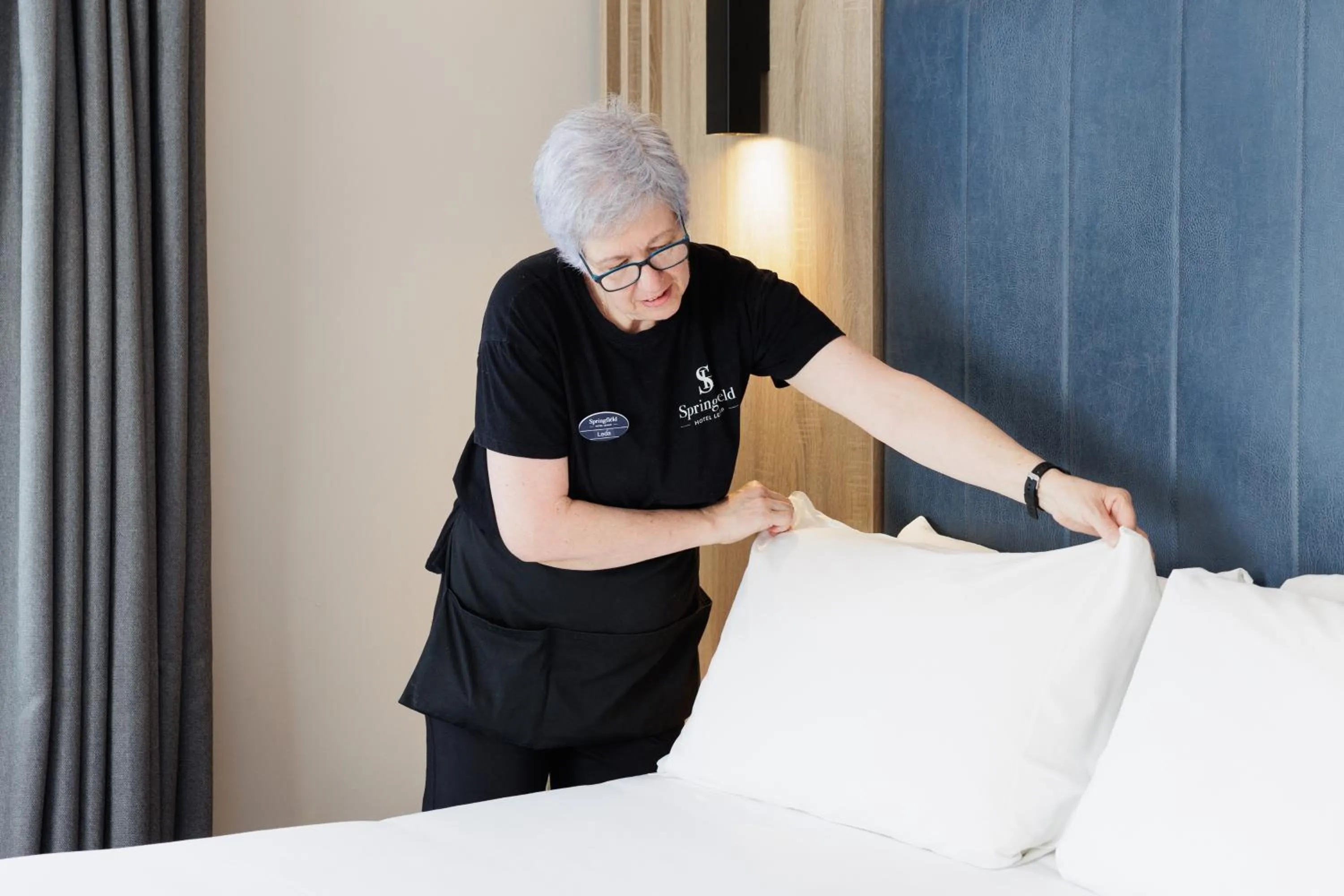 Bedroom, Bed in Springfield Hotel