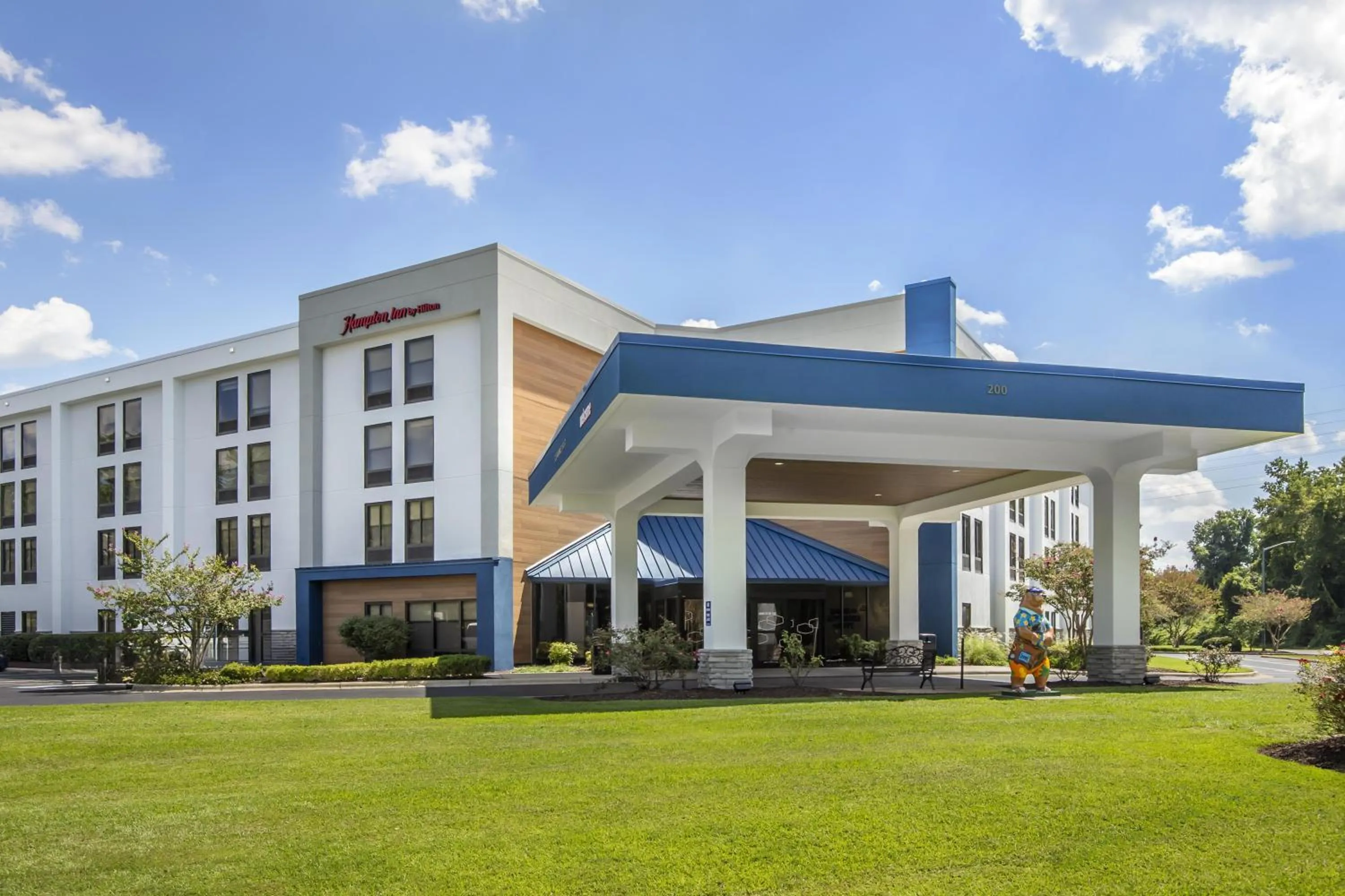Property building in Hampton Inn New Bern