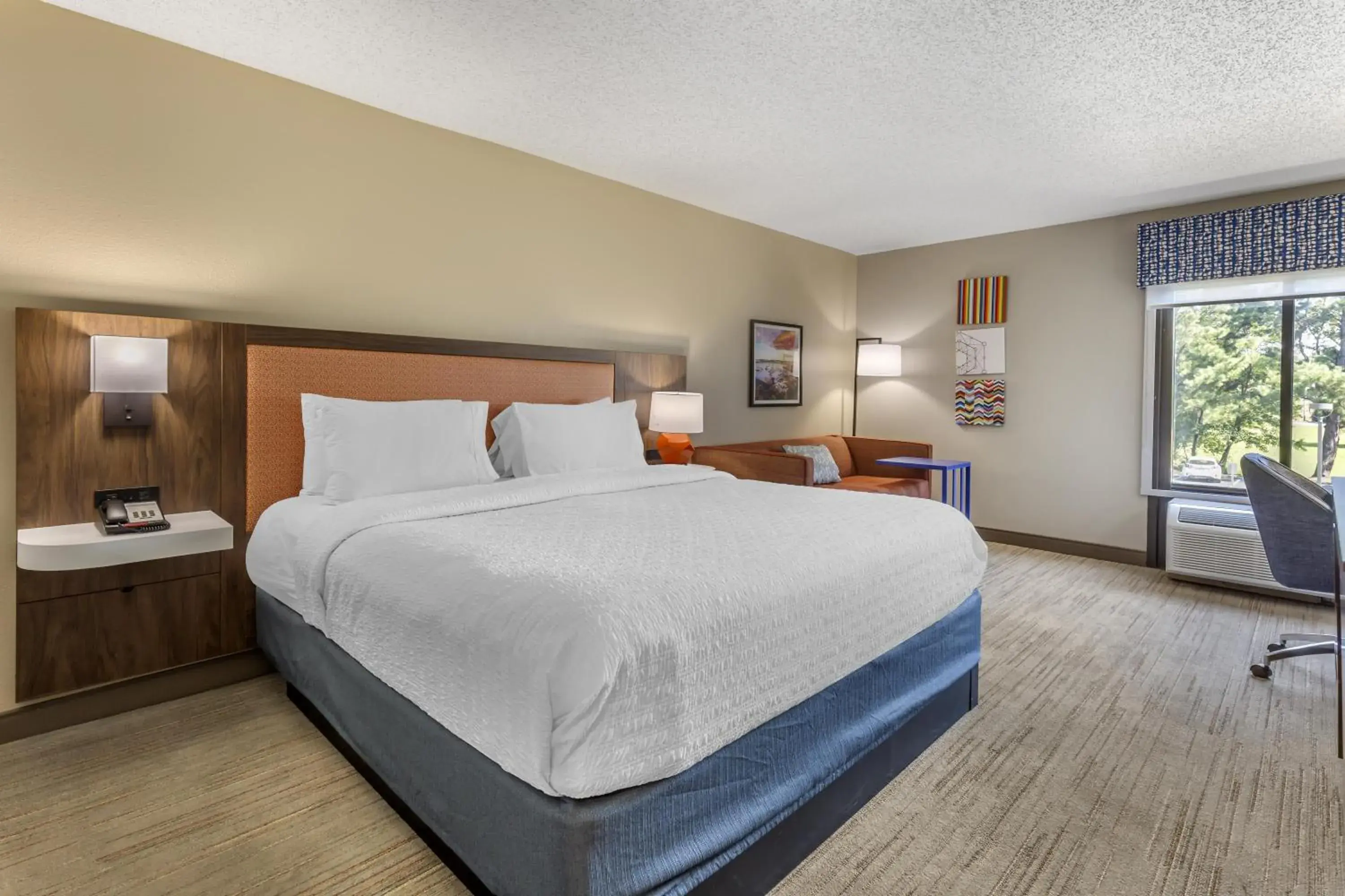 King Room with Sofa Bed and Study - Non-Smoking in Hampton Inn New Bern King Room with Sofa Bed and Study - Non-Smoking in Hampton Inn New Bern