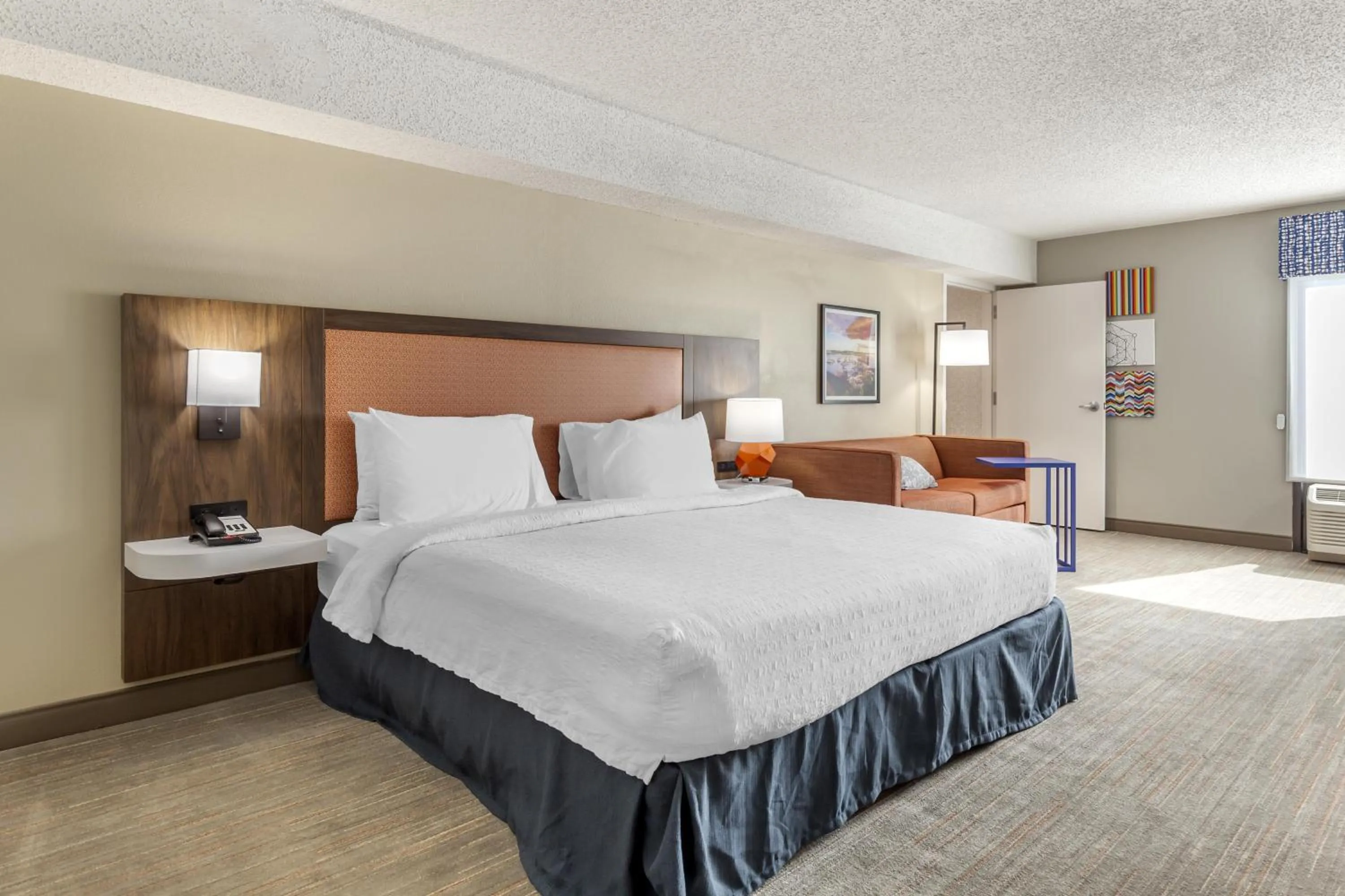 Living room, Bed in Hampton Inn New Bern