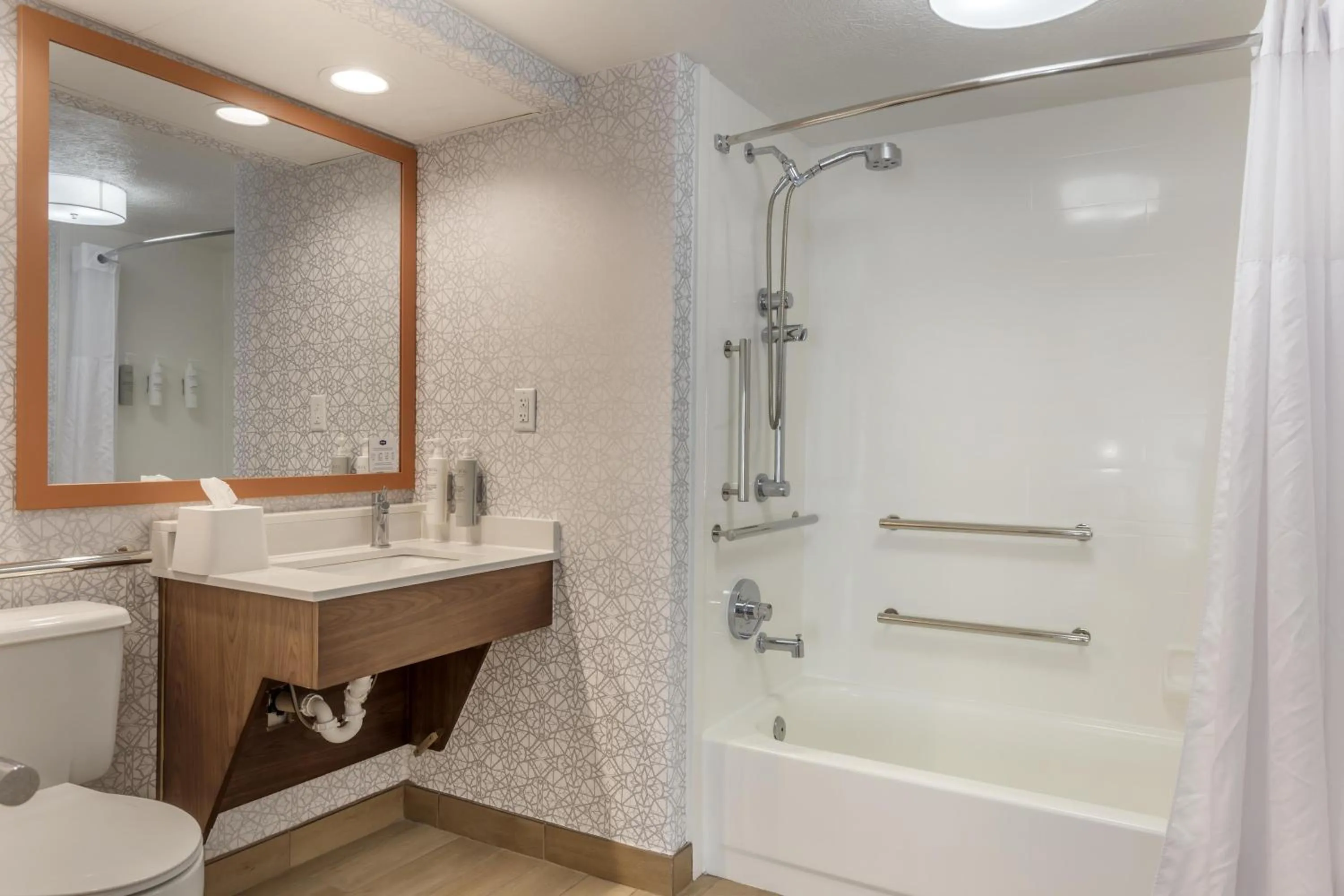 Bathroom in Hampton Inn New Bern