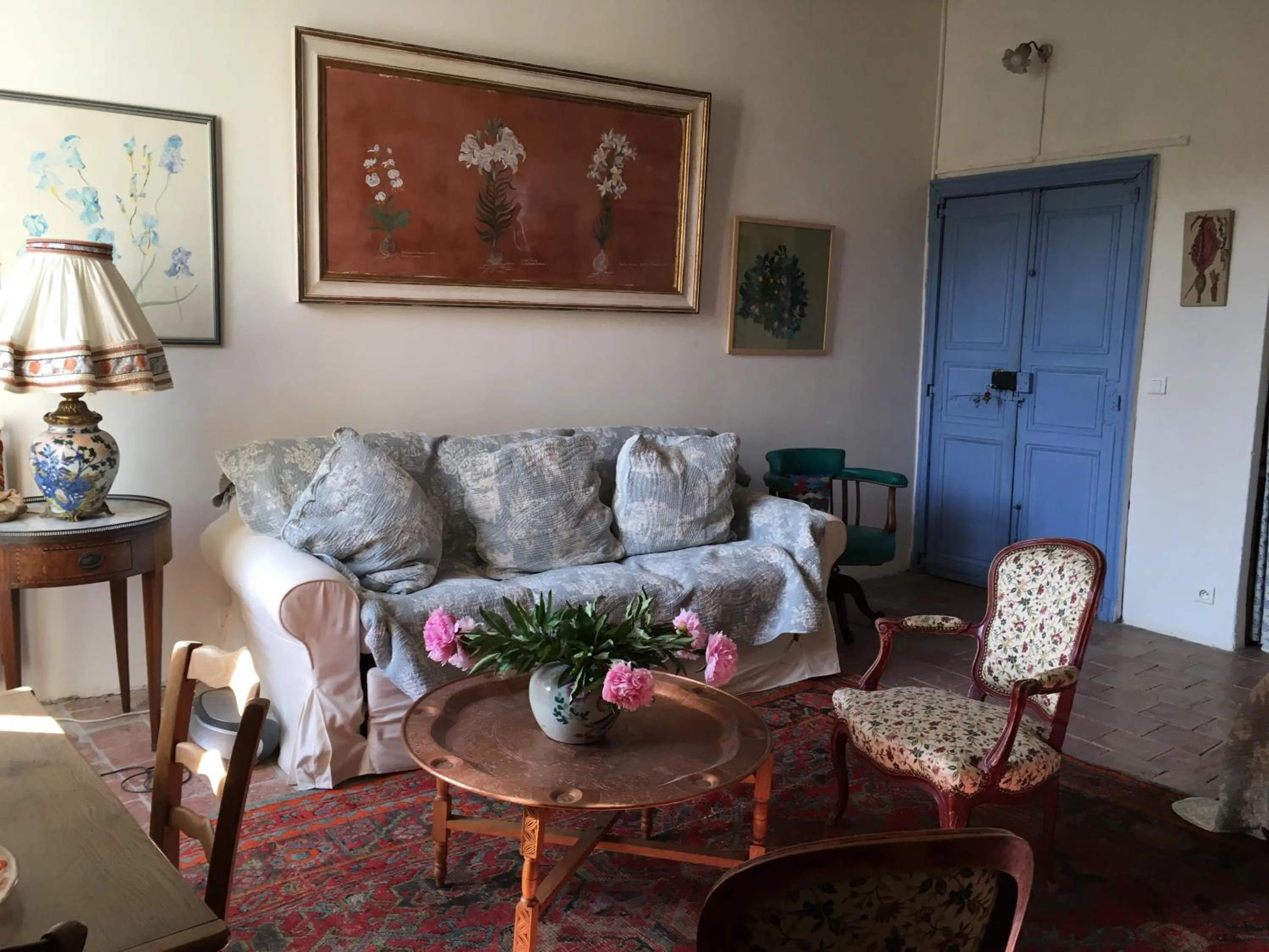 Inner courtyard view in Les Asphodèles Amélie