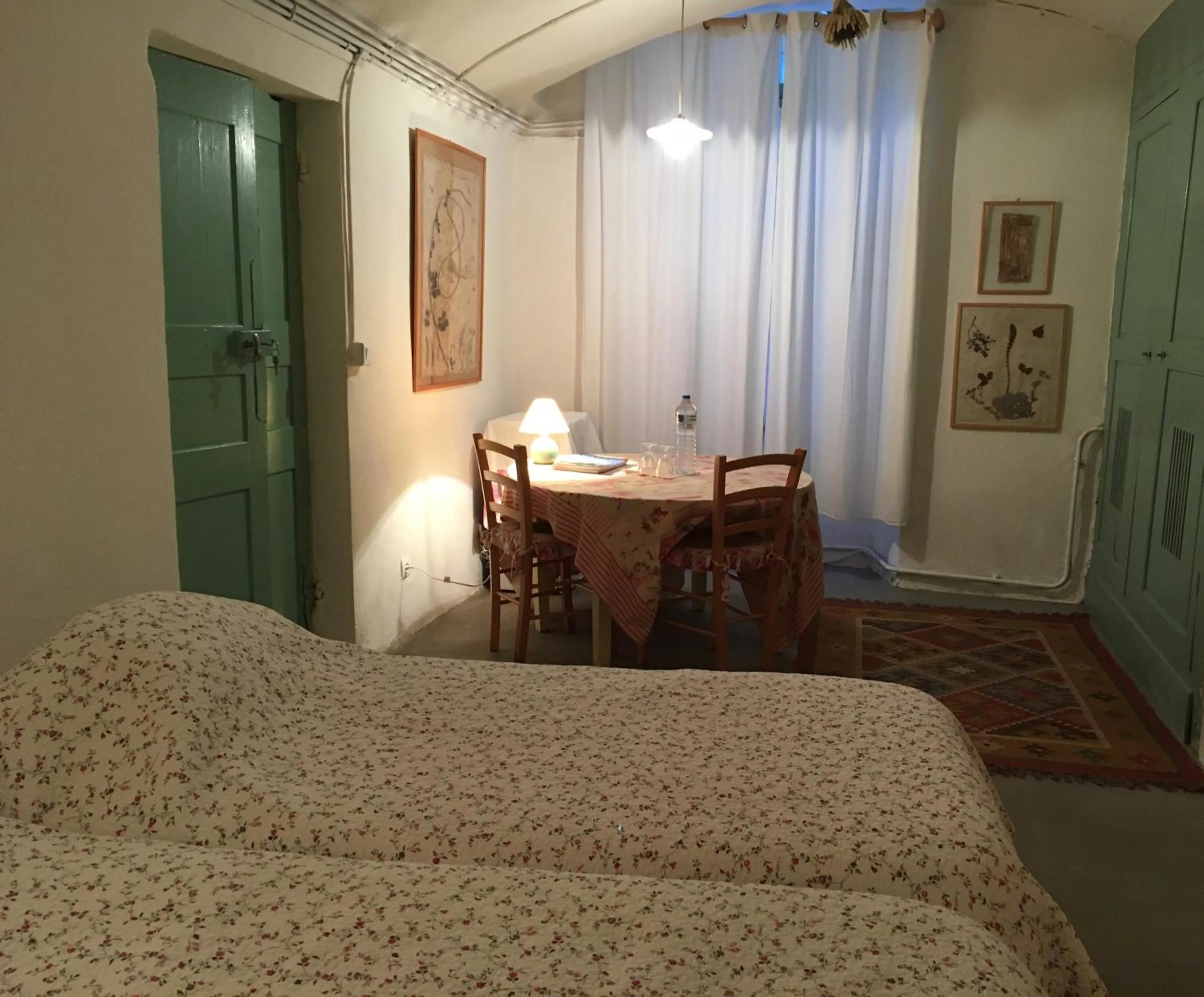 People, Bed in Les Asphodèles Amélie