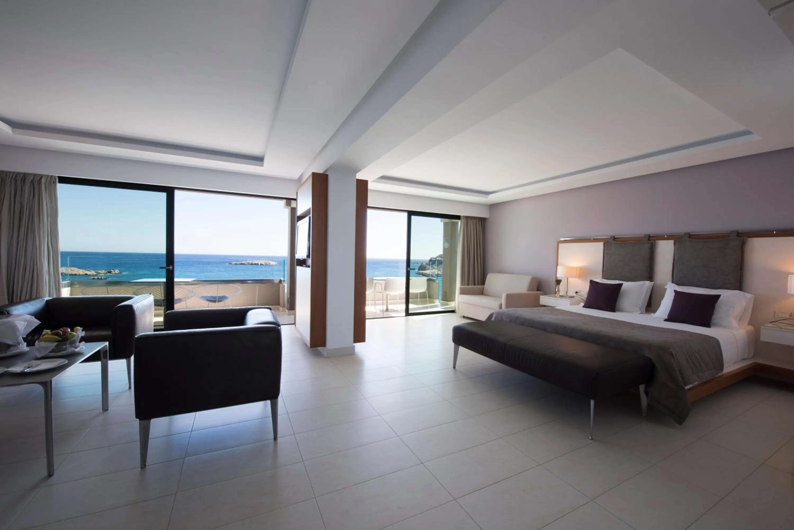 Living room, Bed in Alimounda Mare Hotel