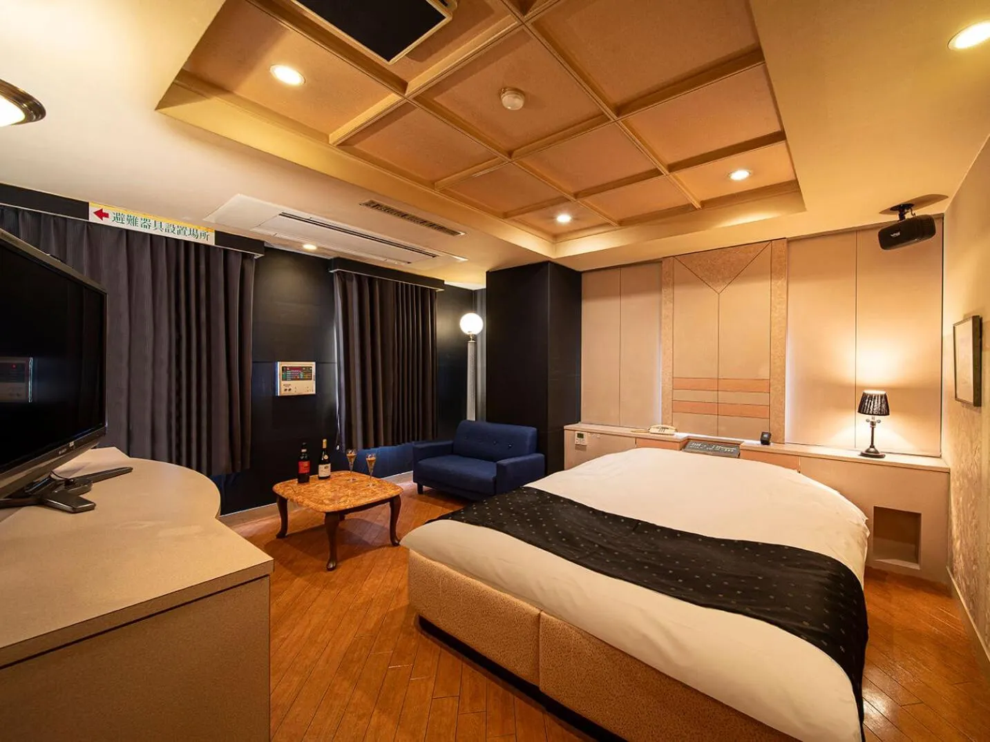 Photo of the whole room, Bed in Saint martin (Adult Only)