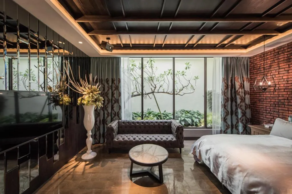 Photo of the whole room, Bed in Green Palm Motel