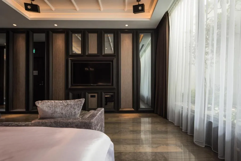 Photo of the whole room, Bed in Green Palm Motel