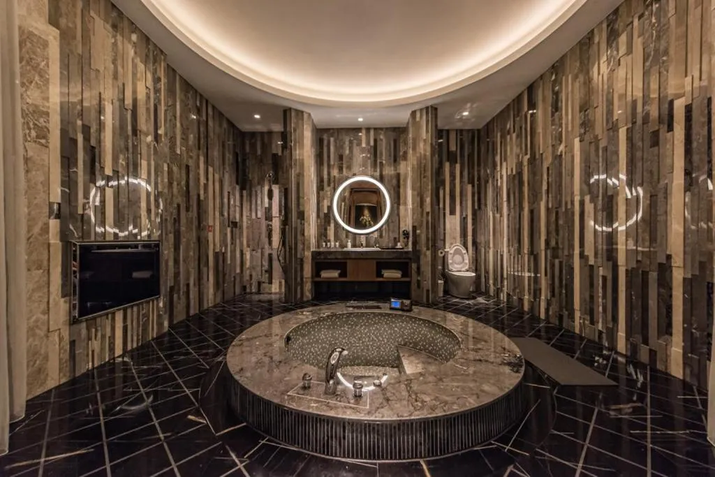 Bathroom in Green Palm Motel