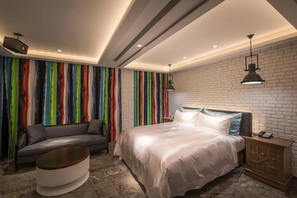 Photo of the whole room, Bed in Green Palm Motel