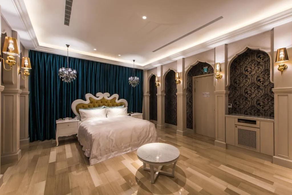 Photo of the whole room, Bed in Green Palm Motel