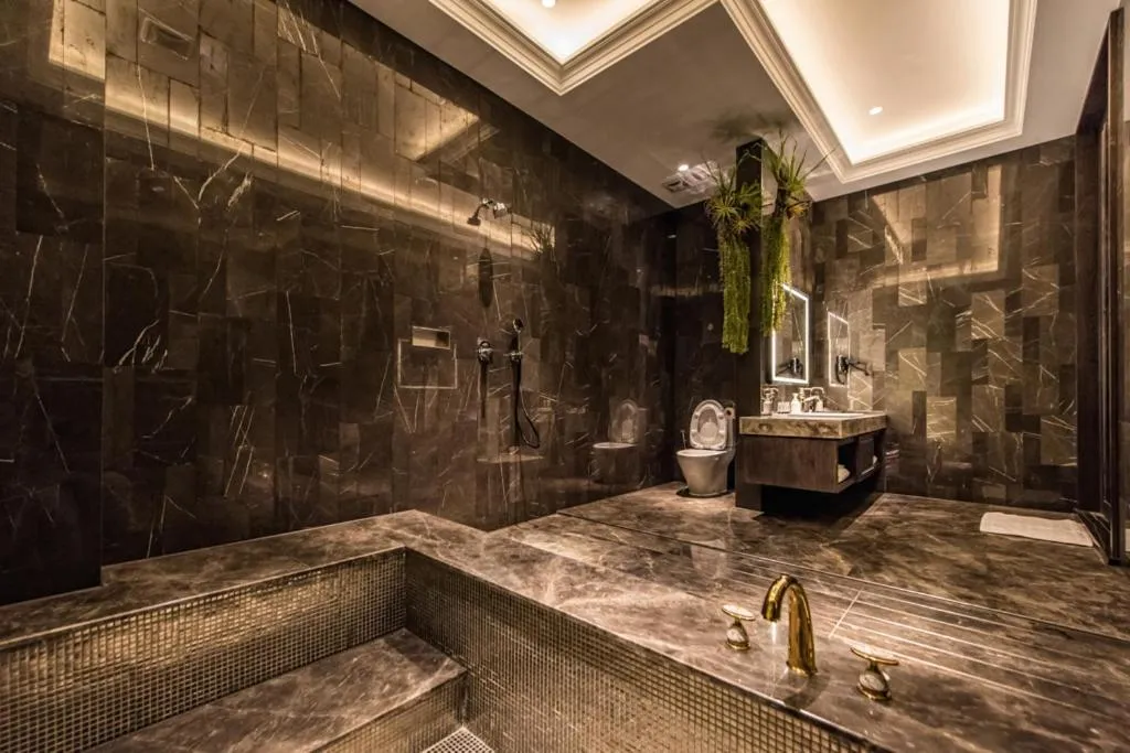 Bathroom in Green Palm Motel