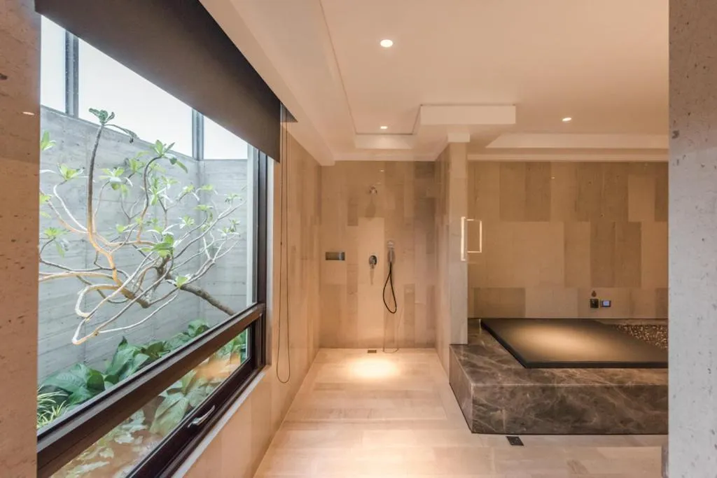 Shower in Green Palm Motel