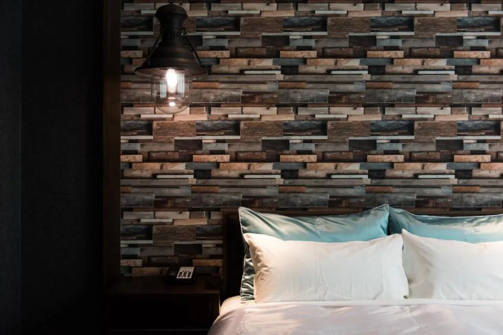 Bed in Green Palm Motel