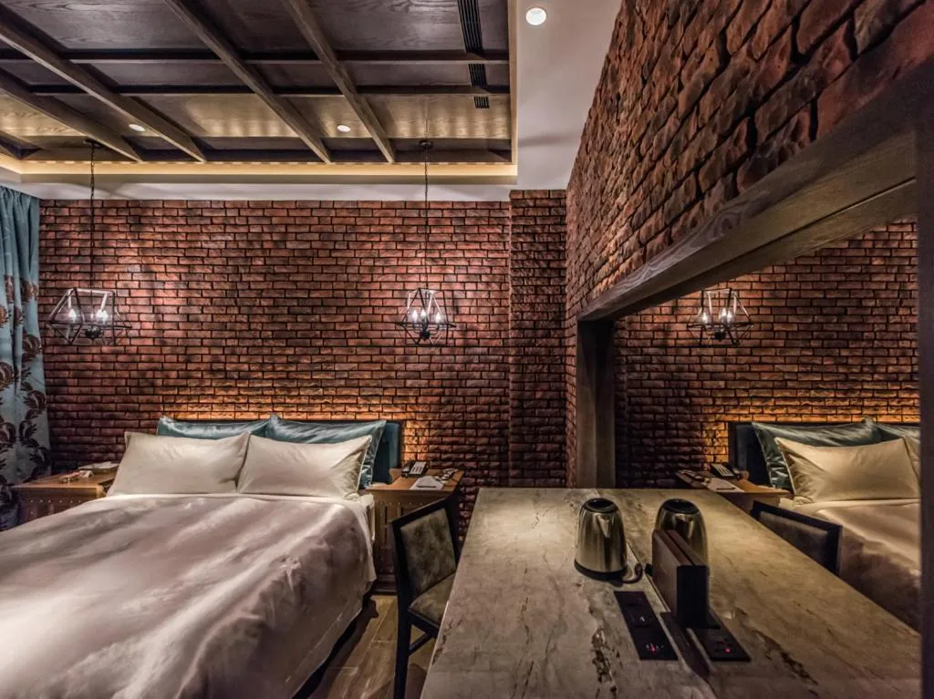 View (from property/room), Bed in Green Palm Motel