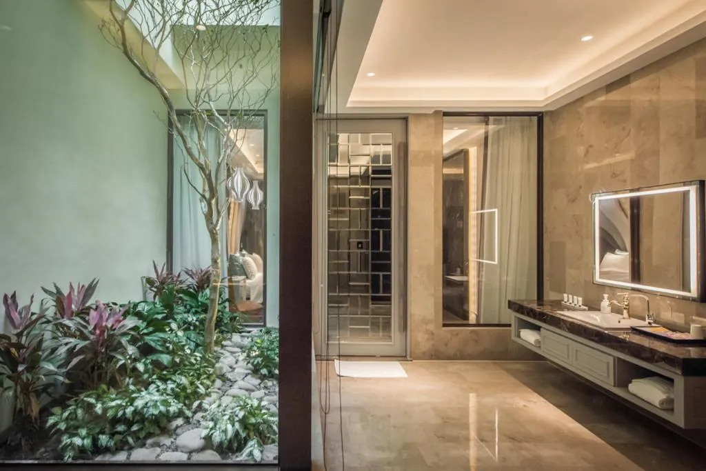 Garden in Green Palm Motel