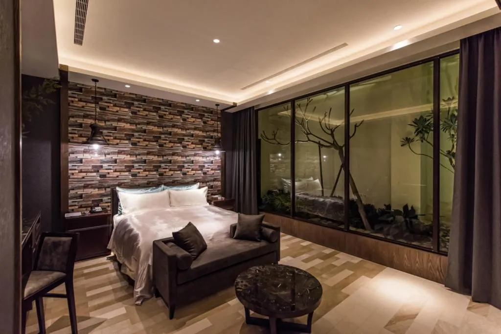 Photo of the whole room, Bed in Green Palm Motel