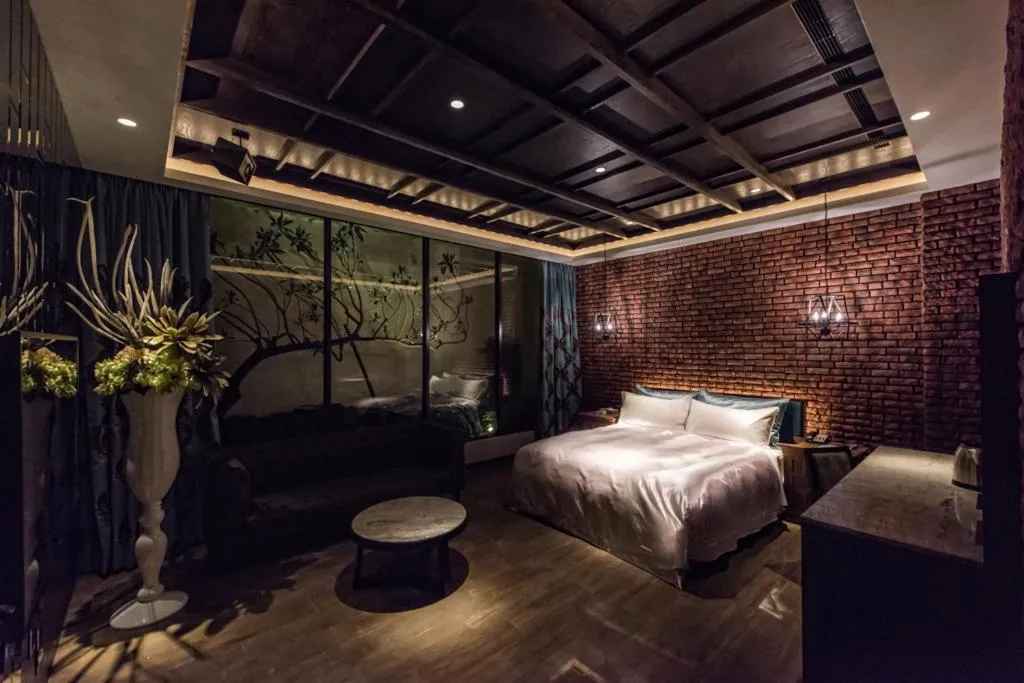 Photo of the whole room, Bed in Green Palm Motel