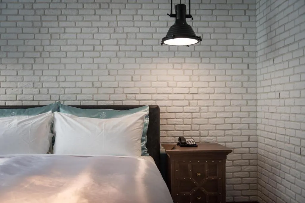 Bed in Green Palm Motel