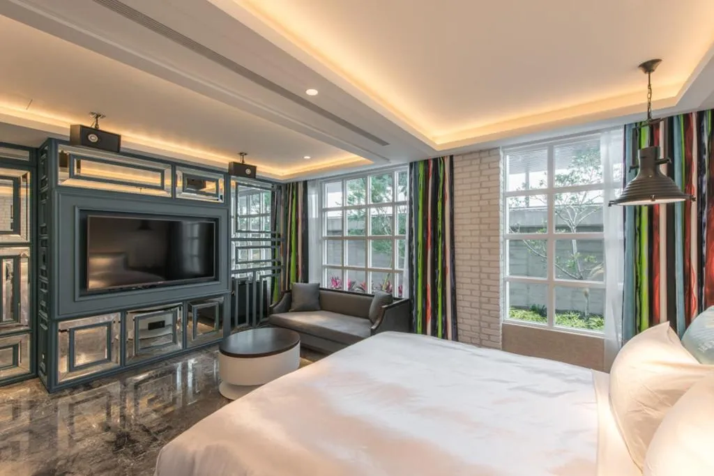 TV and multimedia, Bed in Green Palm Motel