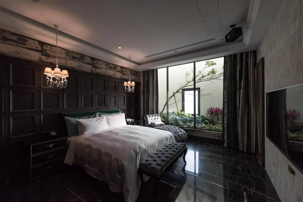 Photo of the whole room, Bed in Green Palm Motel