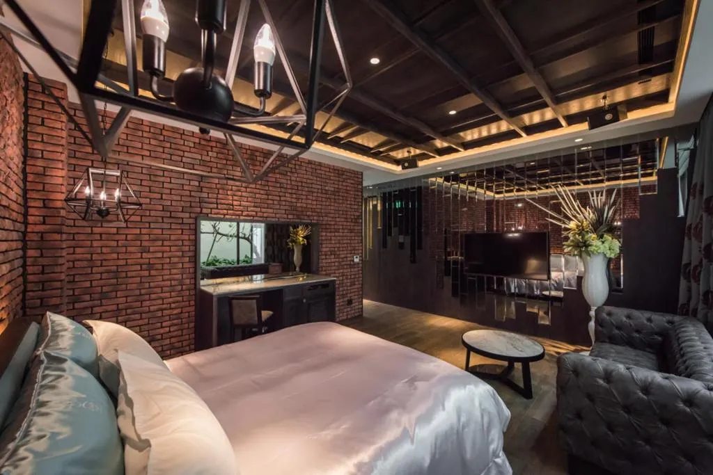 Photo of the whole room, Bed in Green Palm Motel