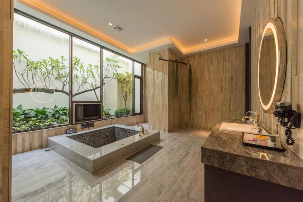 Bathroom in Green Palm Motel