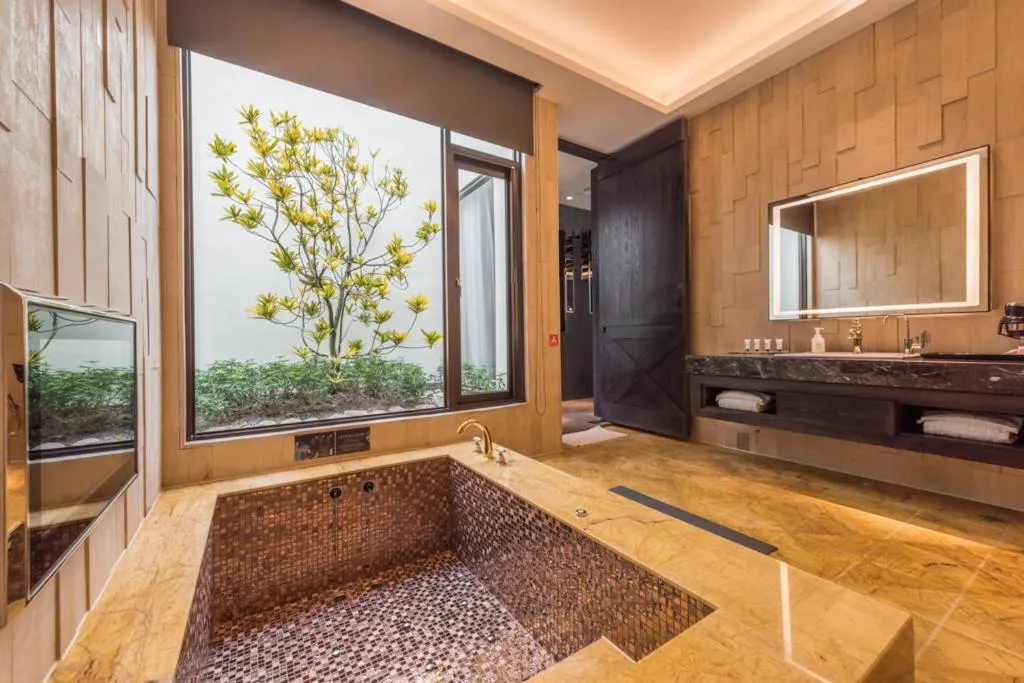 Bathroom in Green Palm Motel