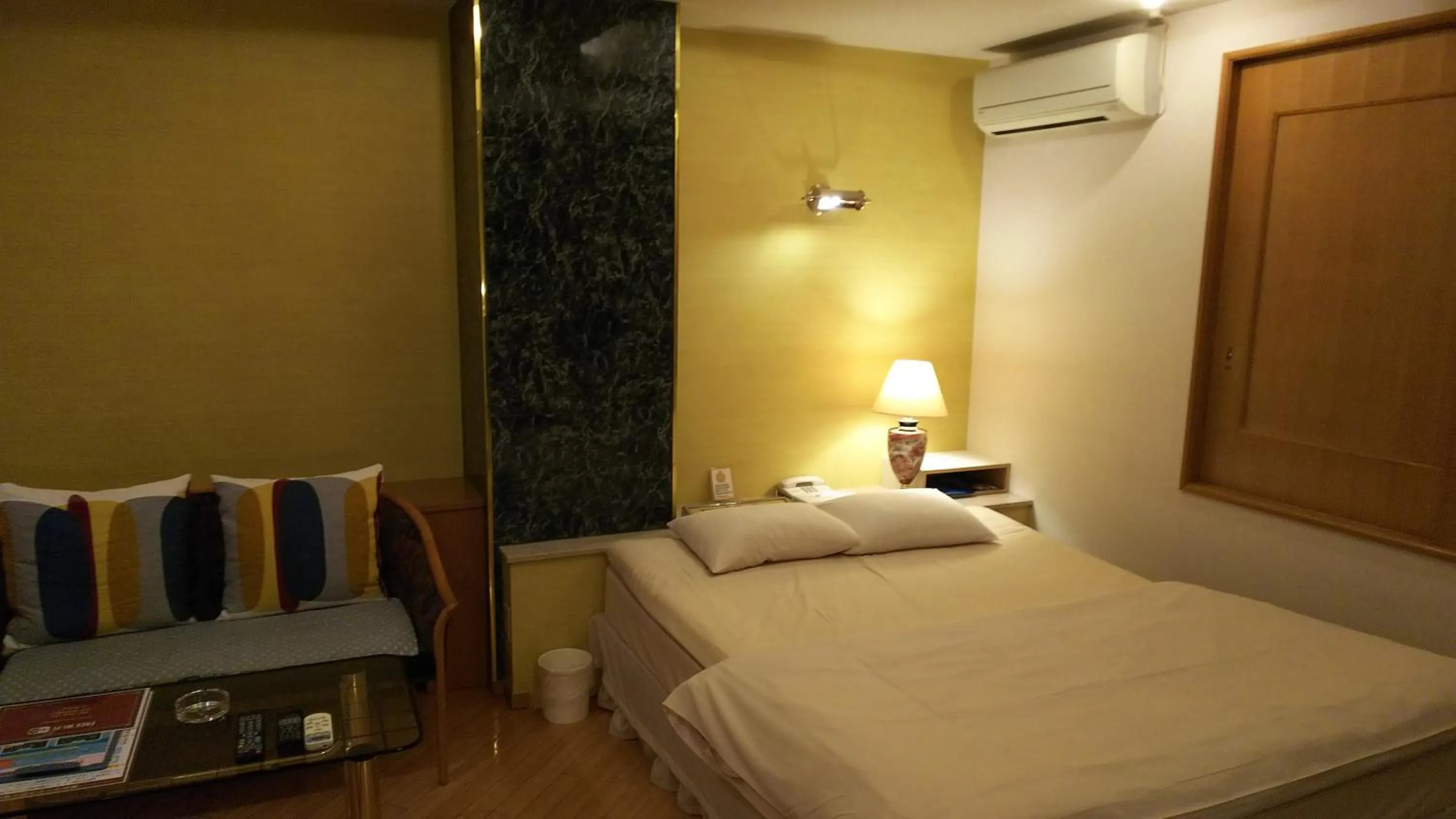 Photo of the whole room, Bed in Hotel Essor (Adult Only)