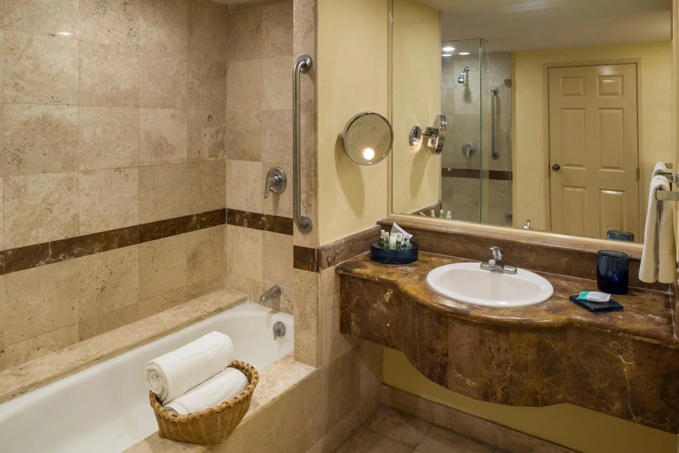 Bathroom in Camino Real Puebla Angelopolis