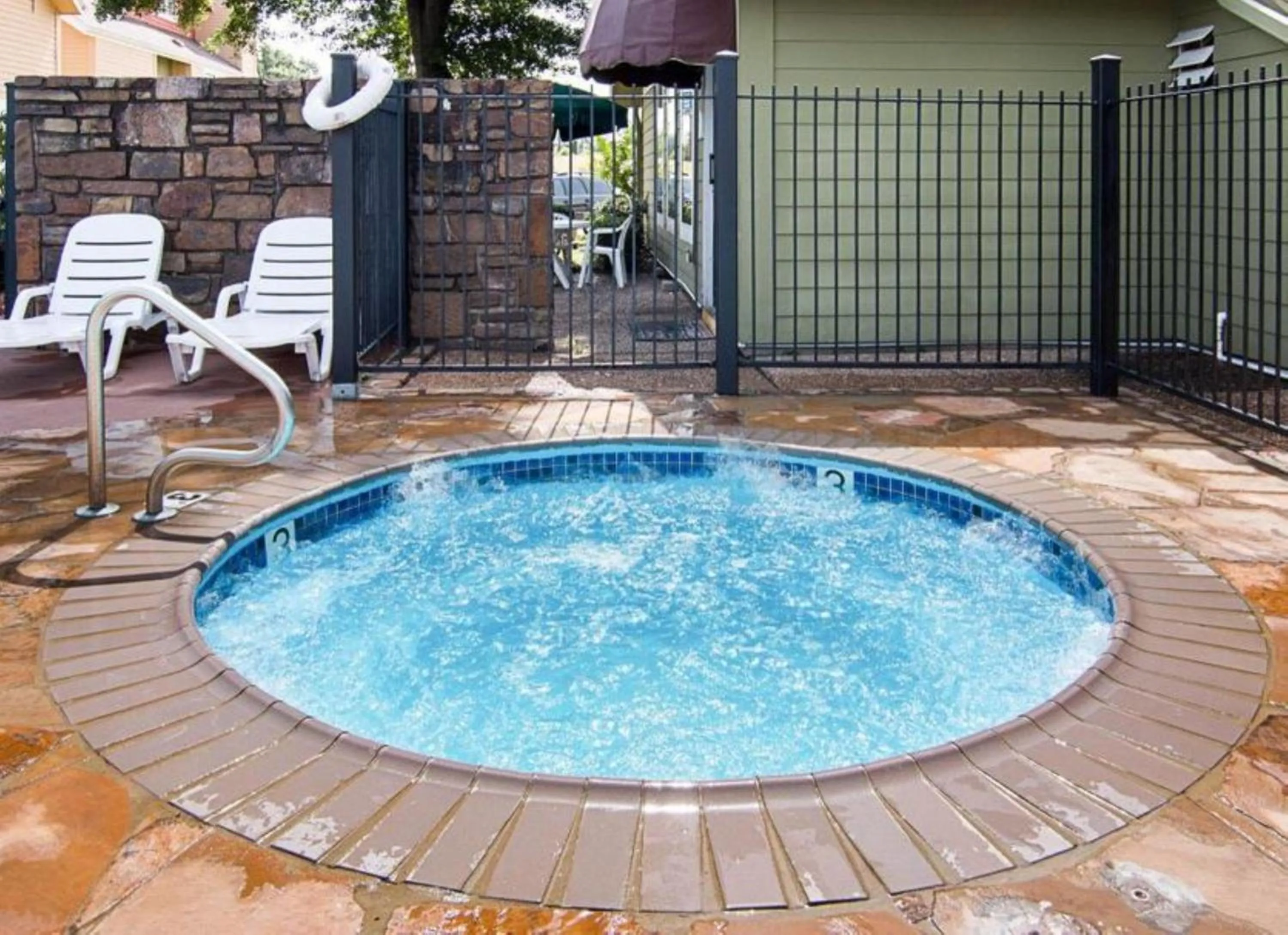 Swimming pool in Extended Studio Suites Hotel- Bossier City