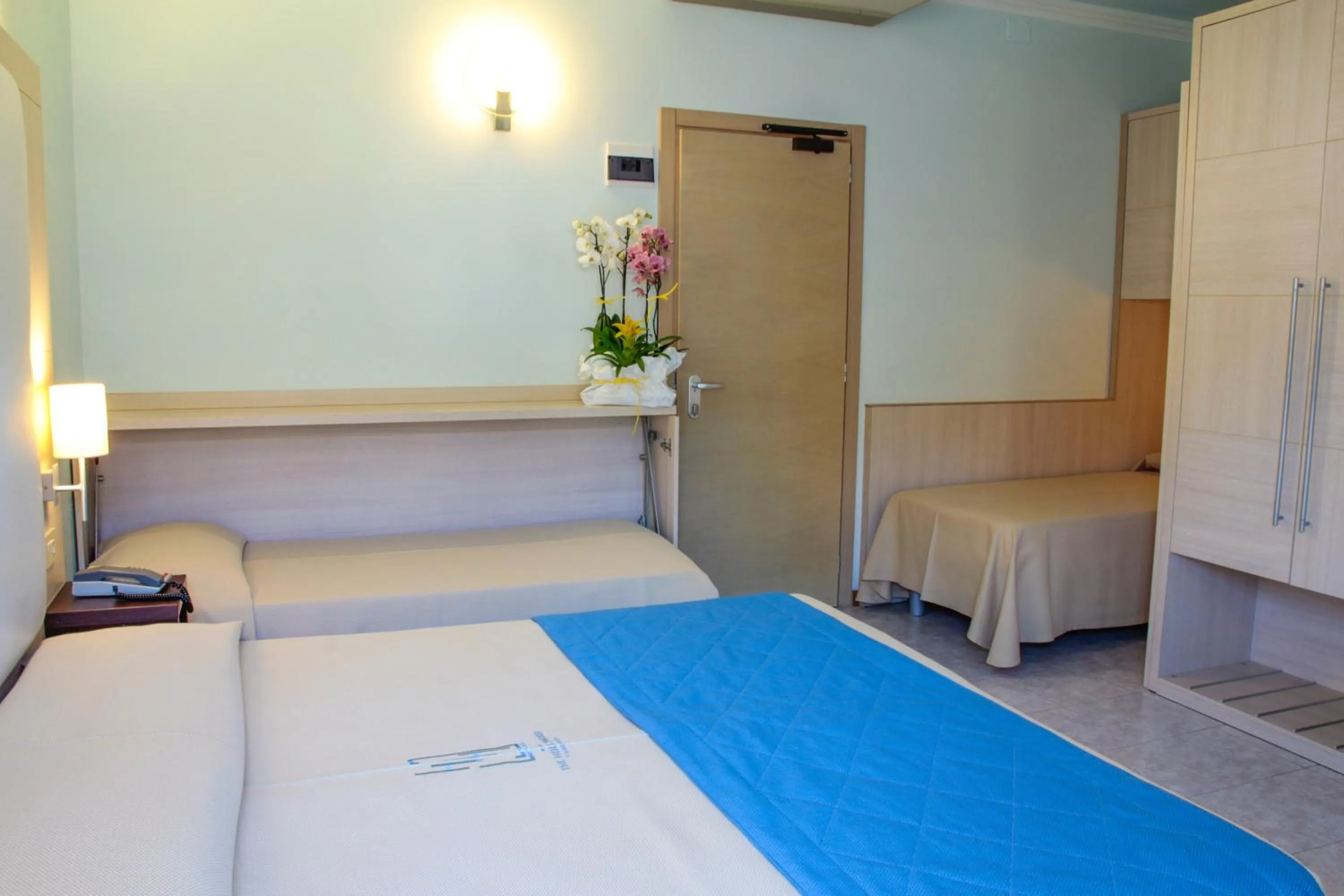 Bed in Hotel Hollywood***S