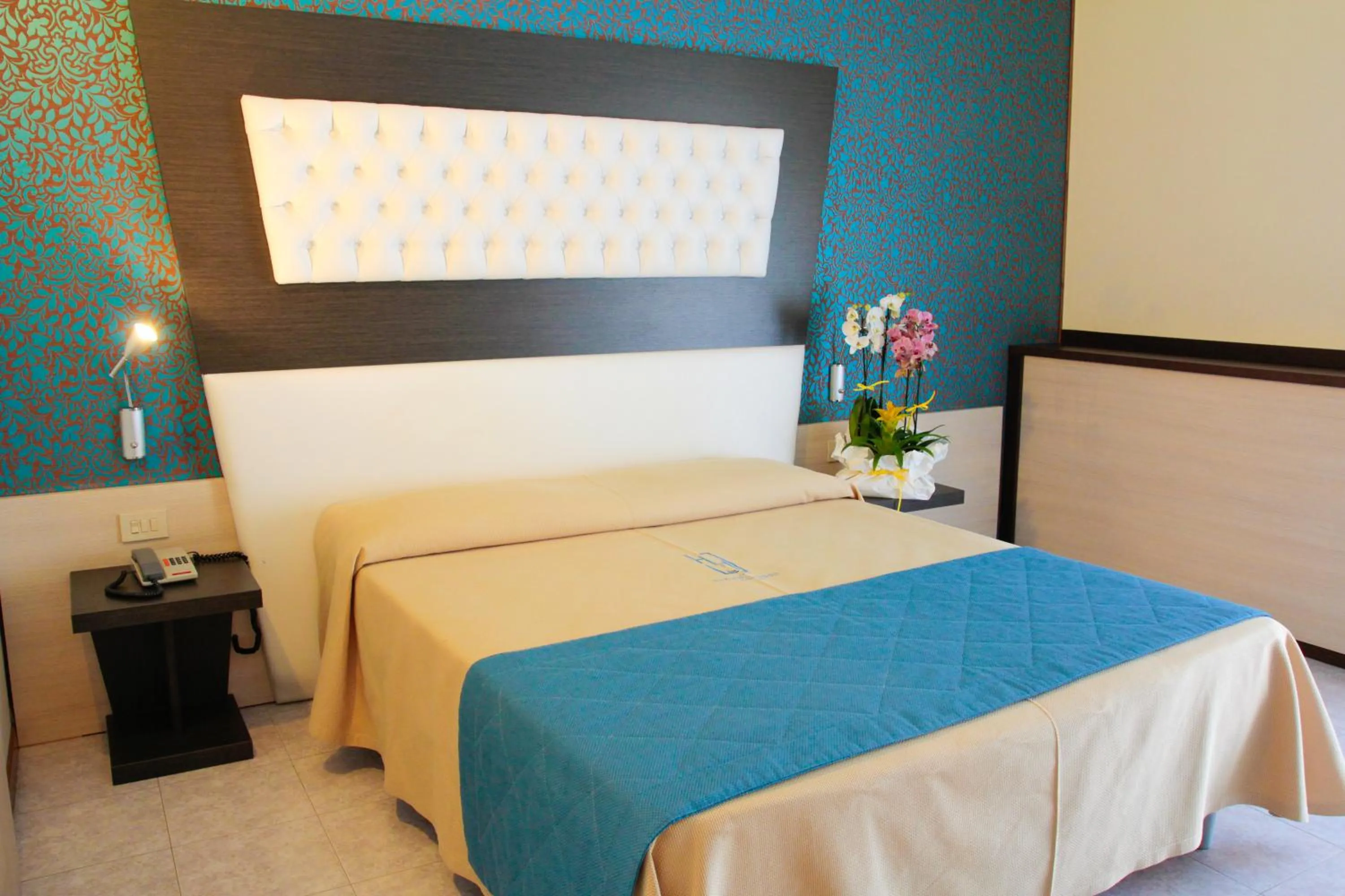 Bed in Hotel Hollywood***S