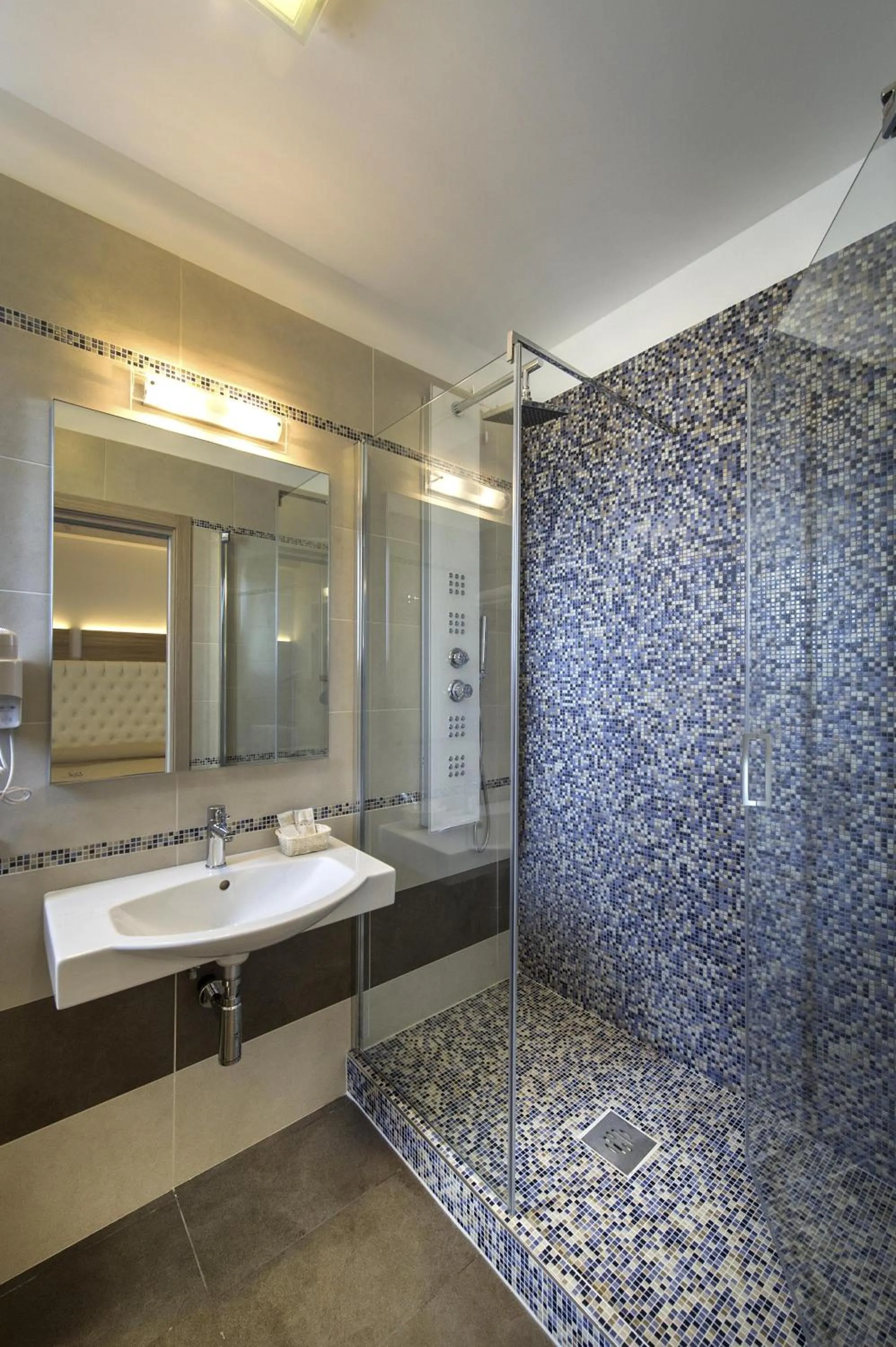 Bathroom in Hotel Hollywood***S