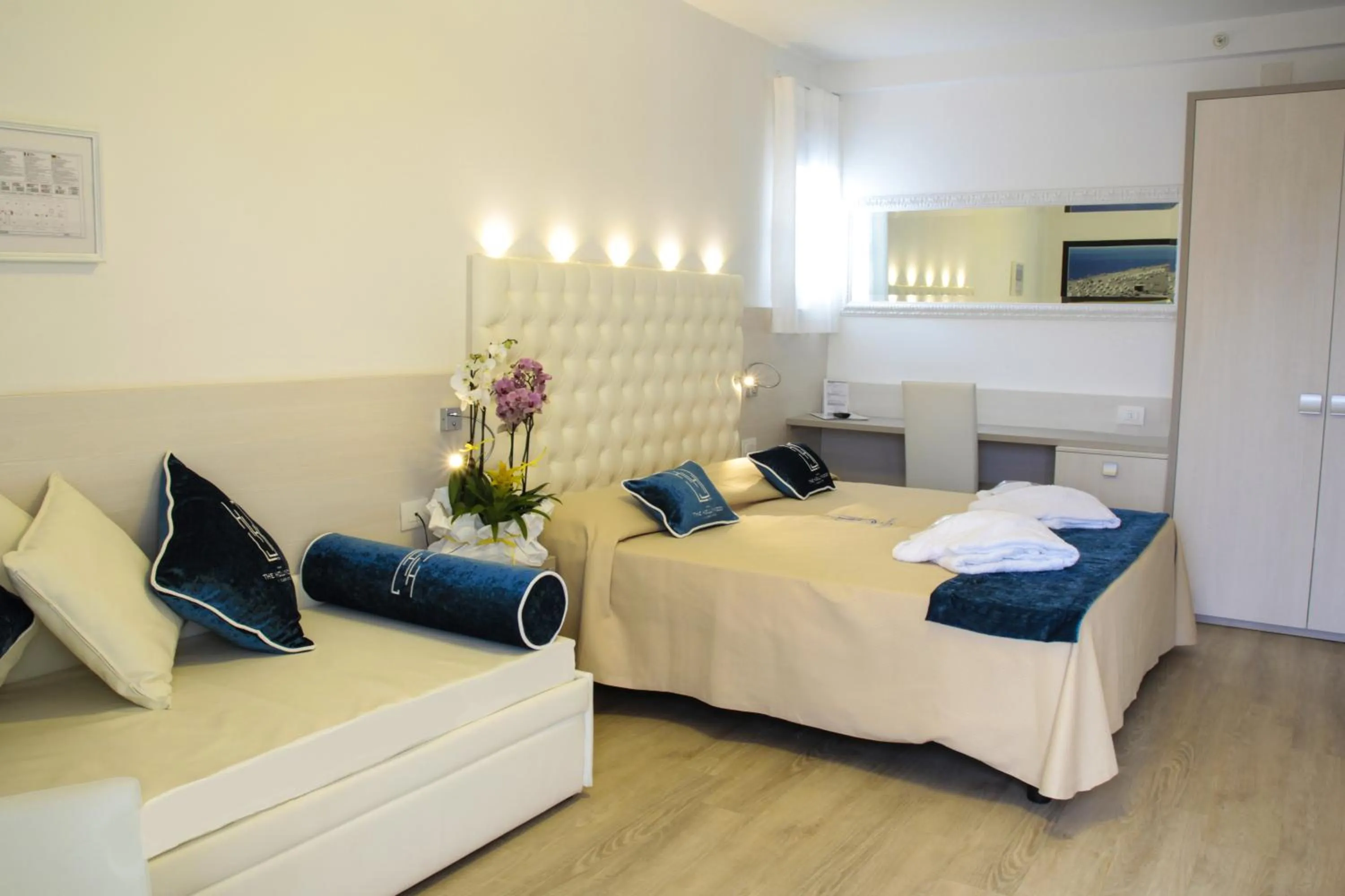 Bed in Hotel Hollywood***S