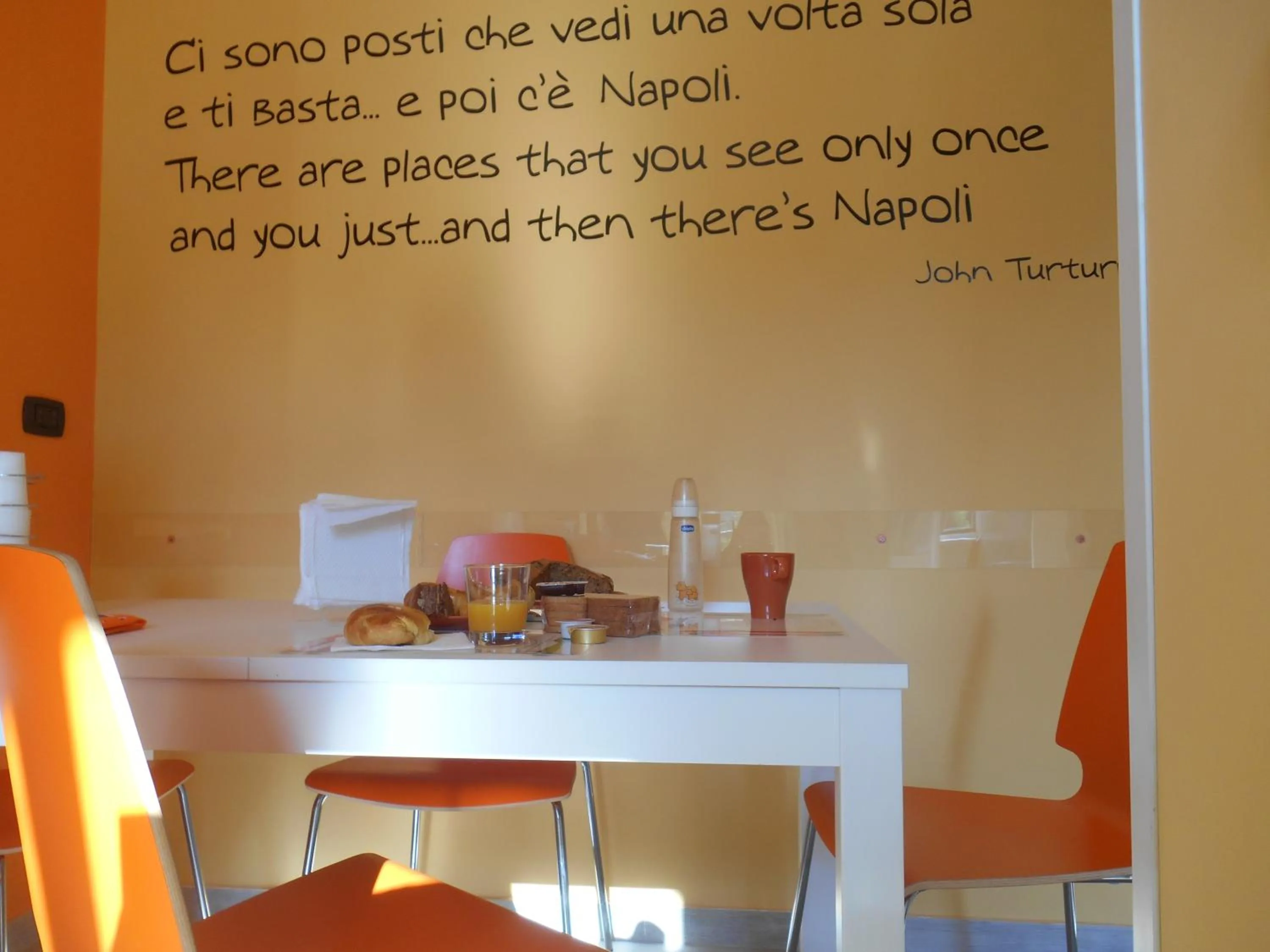 Living room in B&B Napoli Leggendaria