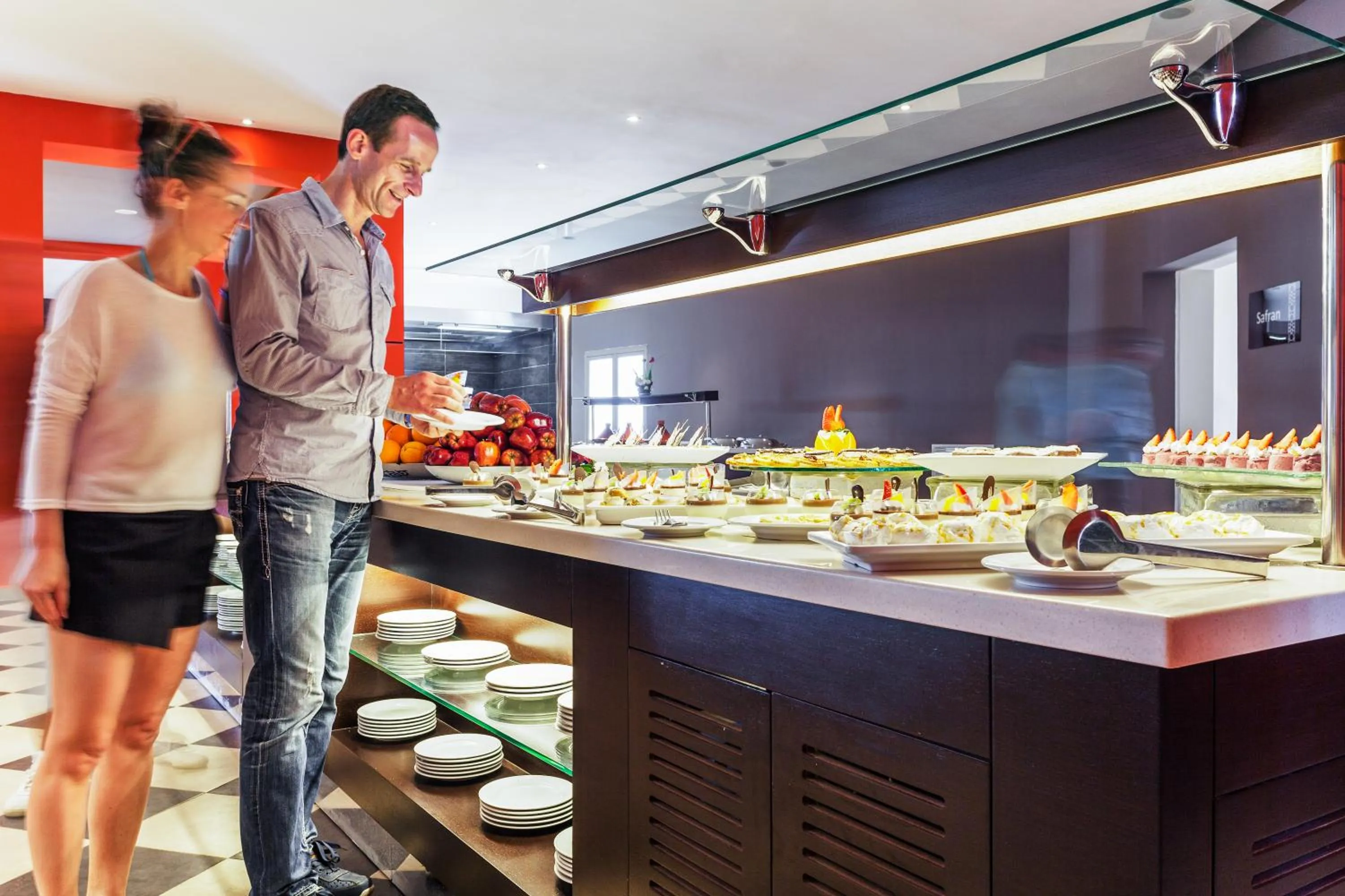 Guests in Dunes d'Or Ocean Club