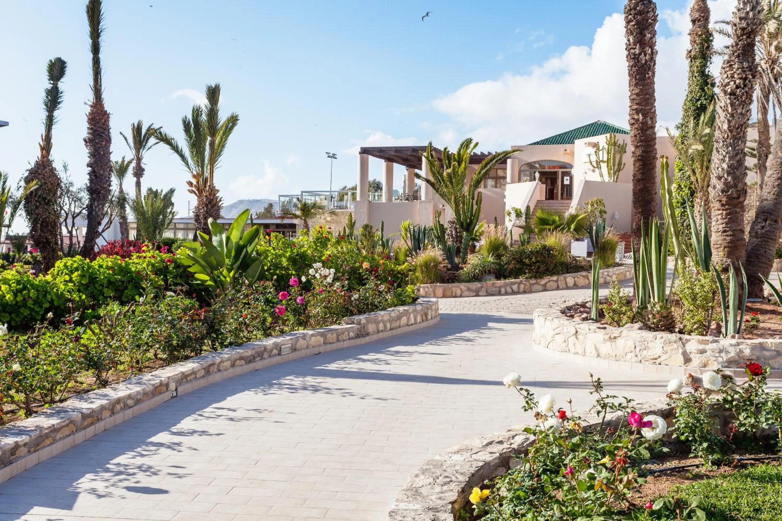 Facade/entrance in Dunes d'Or Ocean Club
