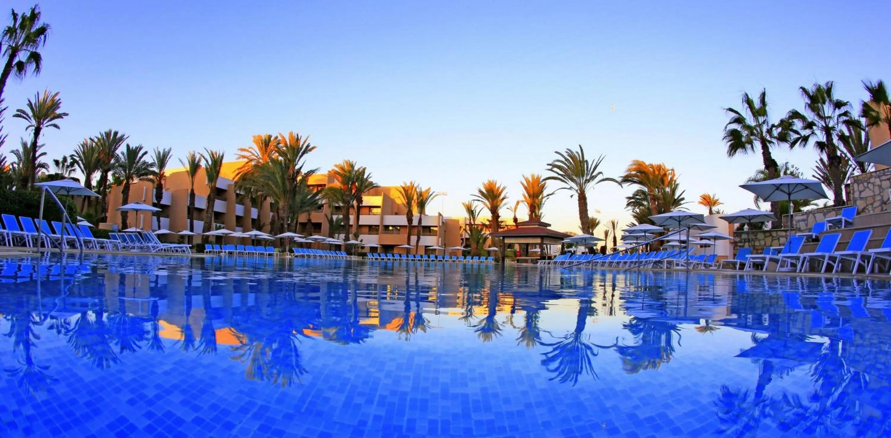 Swimming pool in Dunes d'Or Ocean Club