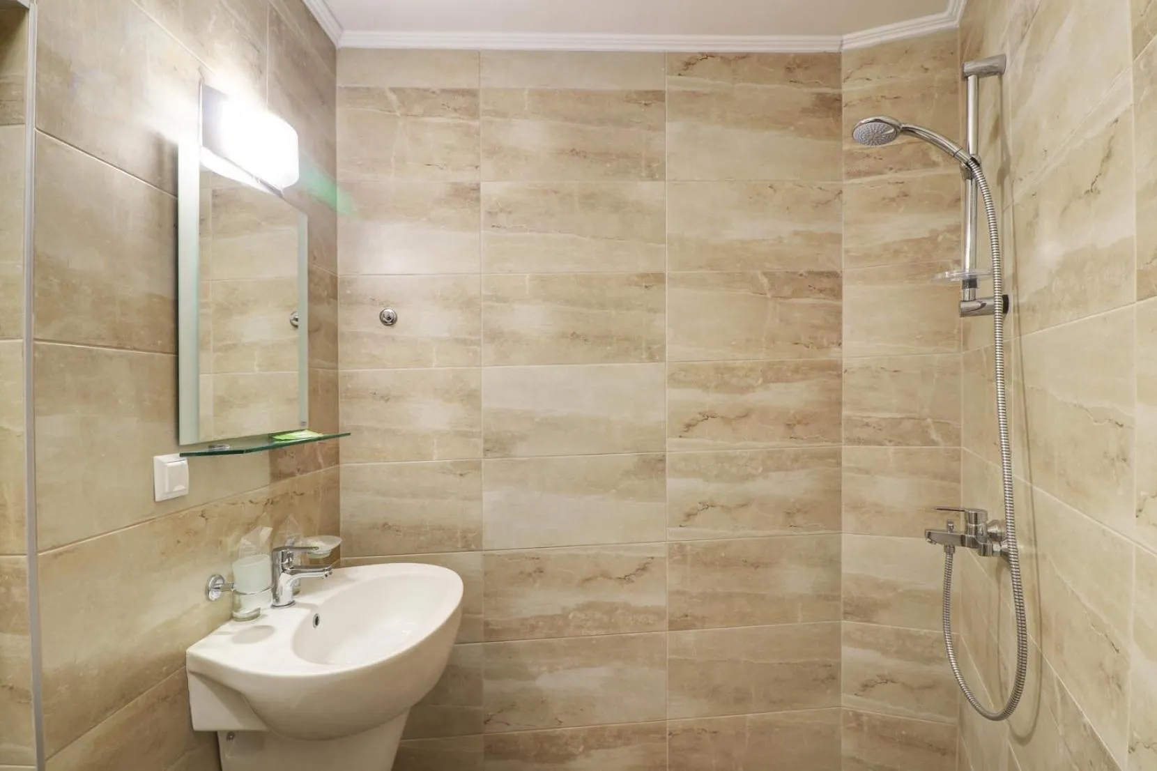 Shower in Family Hotel Jupiter