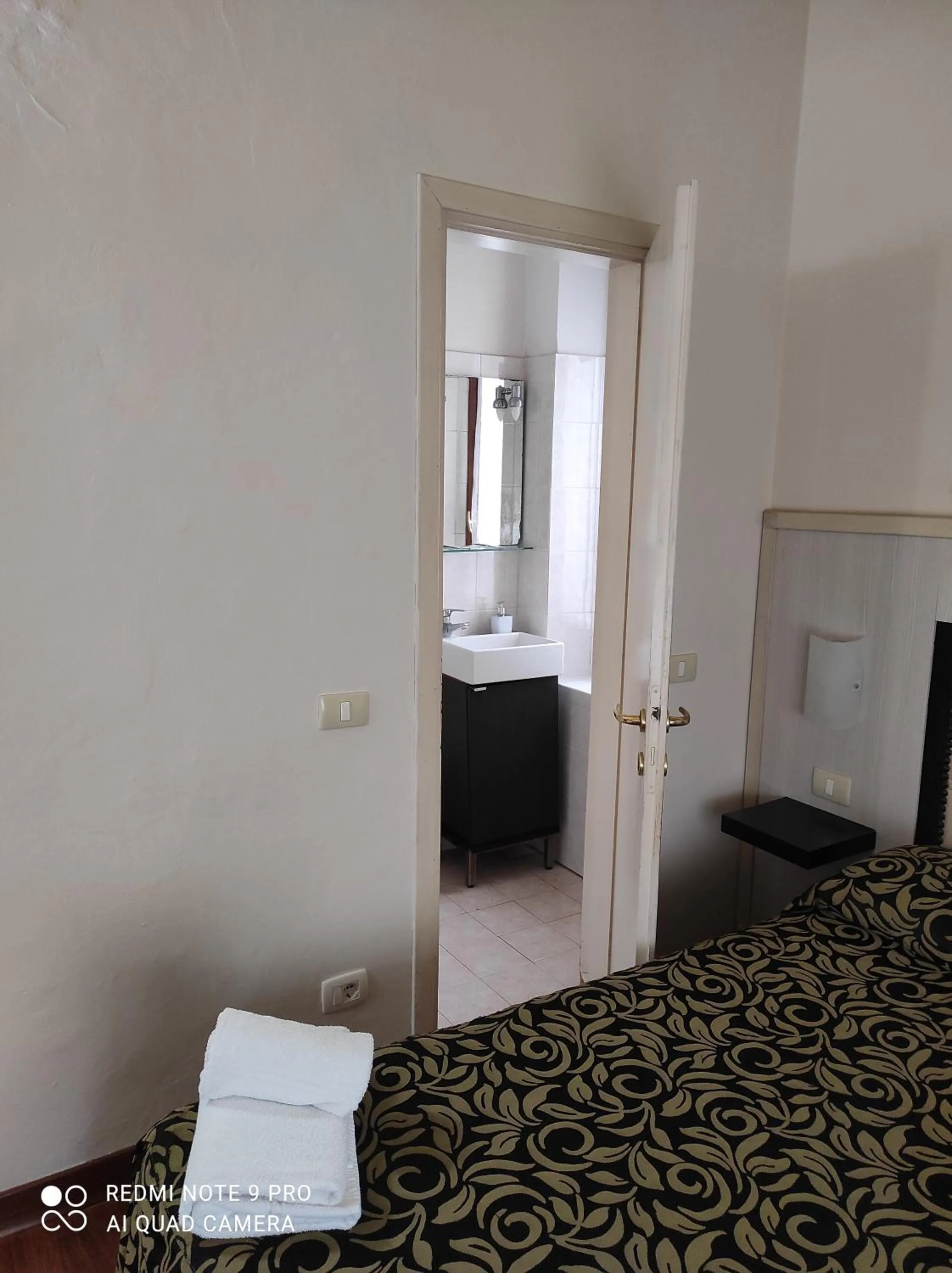 Bed in Florence Room B&B