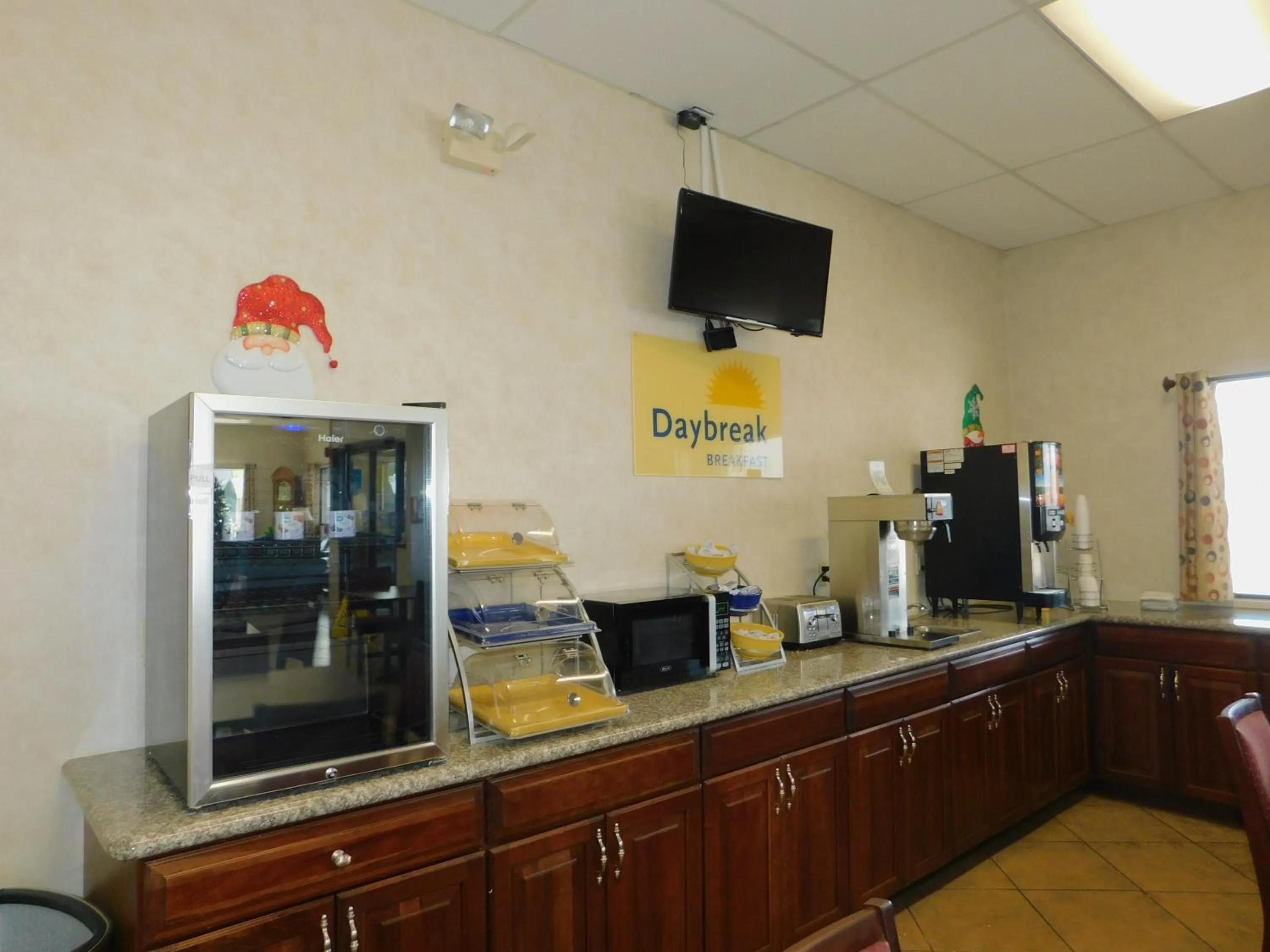 Continental breakfast in Days Inn by Wyndham Huntington