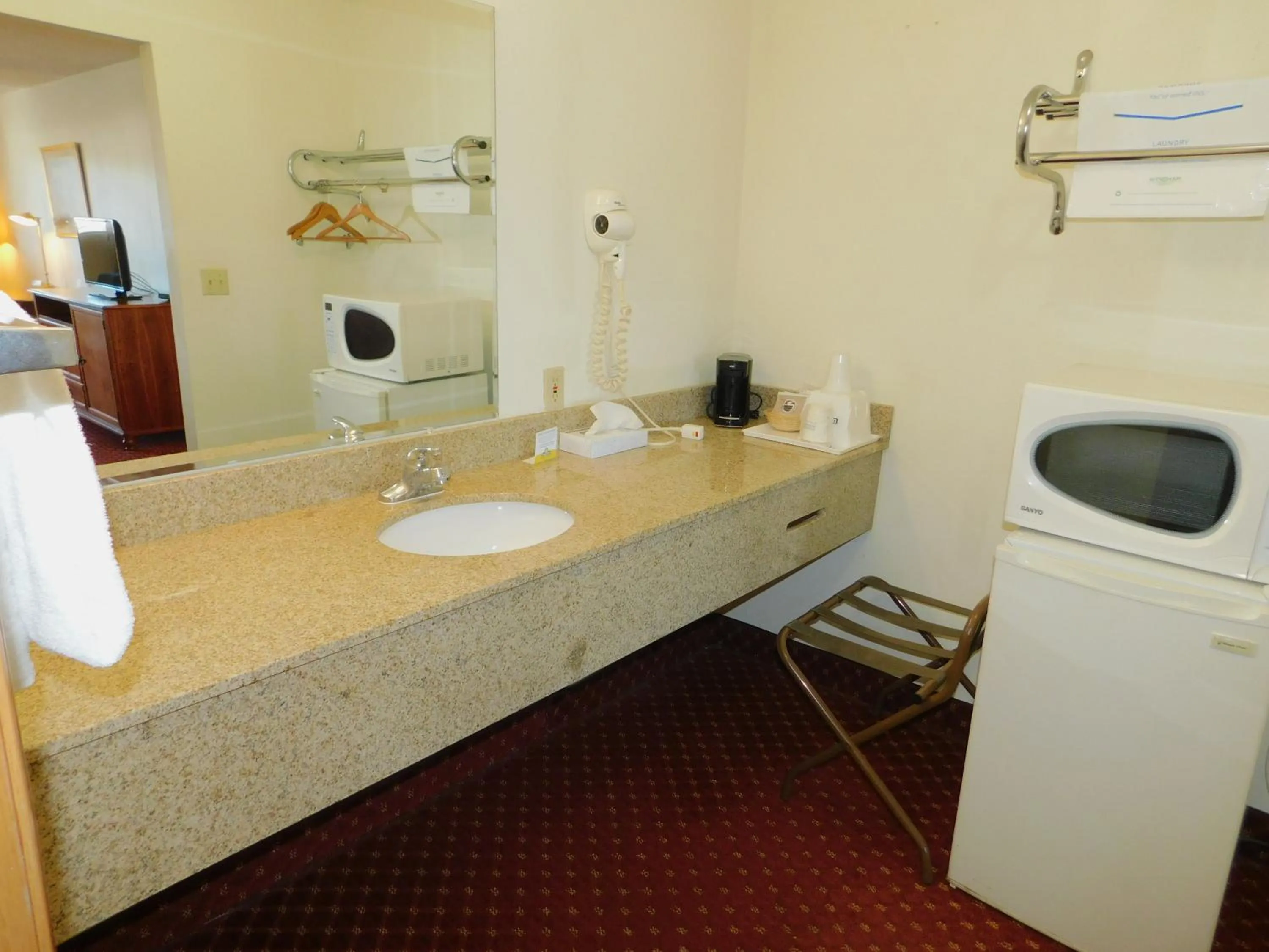 King Room - Smoking  in Days Inn by Wyndham Huntington